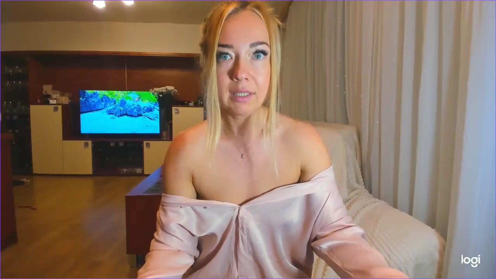 Gallery image thumbnail from FlamingoDream's myfreecams stream on, 05/03/2024, 01:31 image 12 of 20