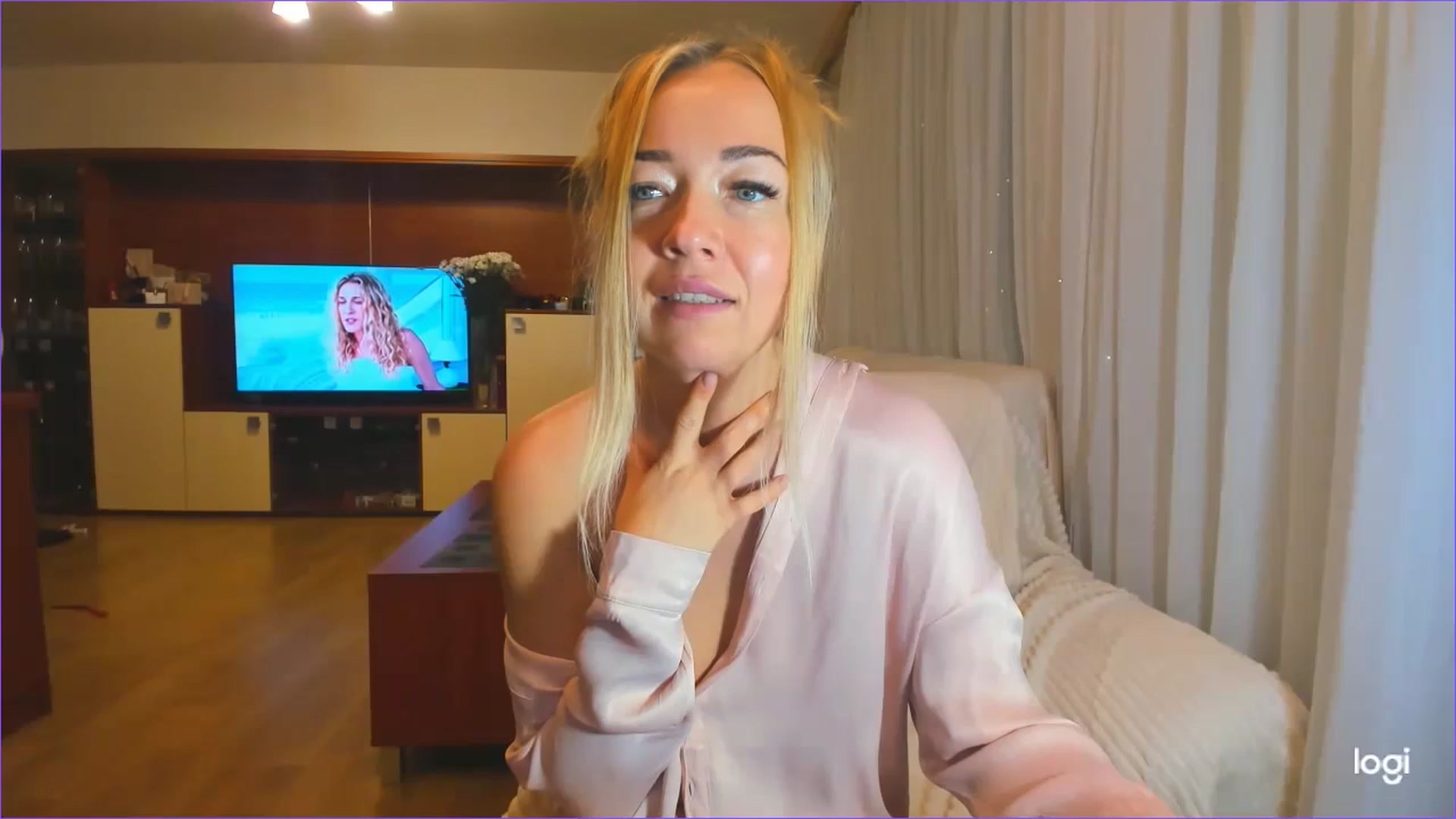 Gallery image thumbnail from FlamingoDream's myfreecams stream on, 05/03/2024, 01:31 image 10 of 20