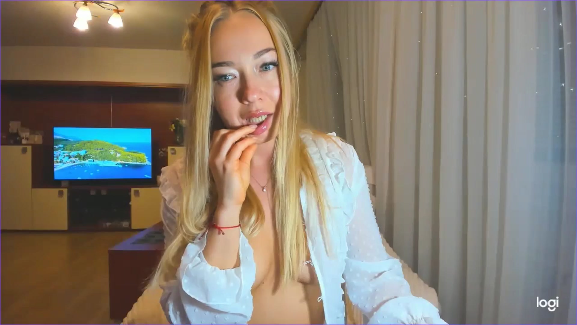 Gallery image thumbnail from FlamingoDream's myfreecams stream on, 05/14/2024, 24:00 image 2 of 20
