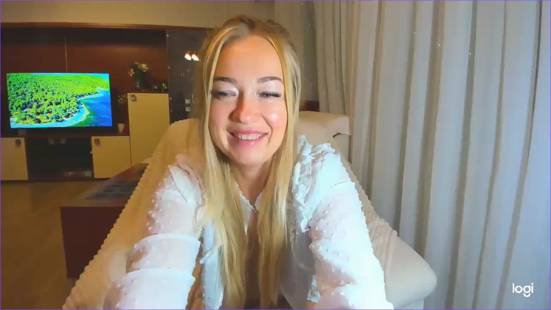 Gallery image thumbnail from FlamingoDream's myfreecams stream on, 05/14/2024, 24:37 image 18 of 20