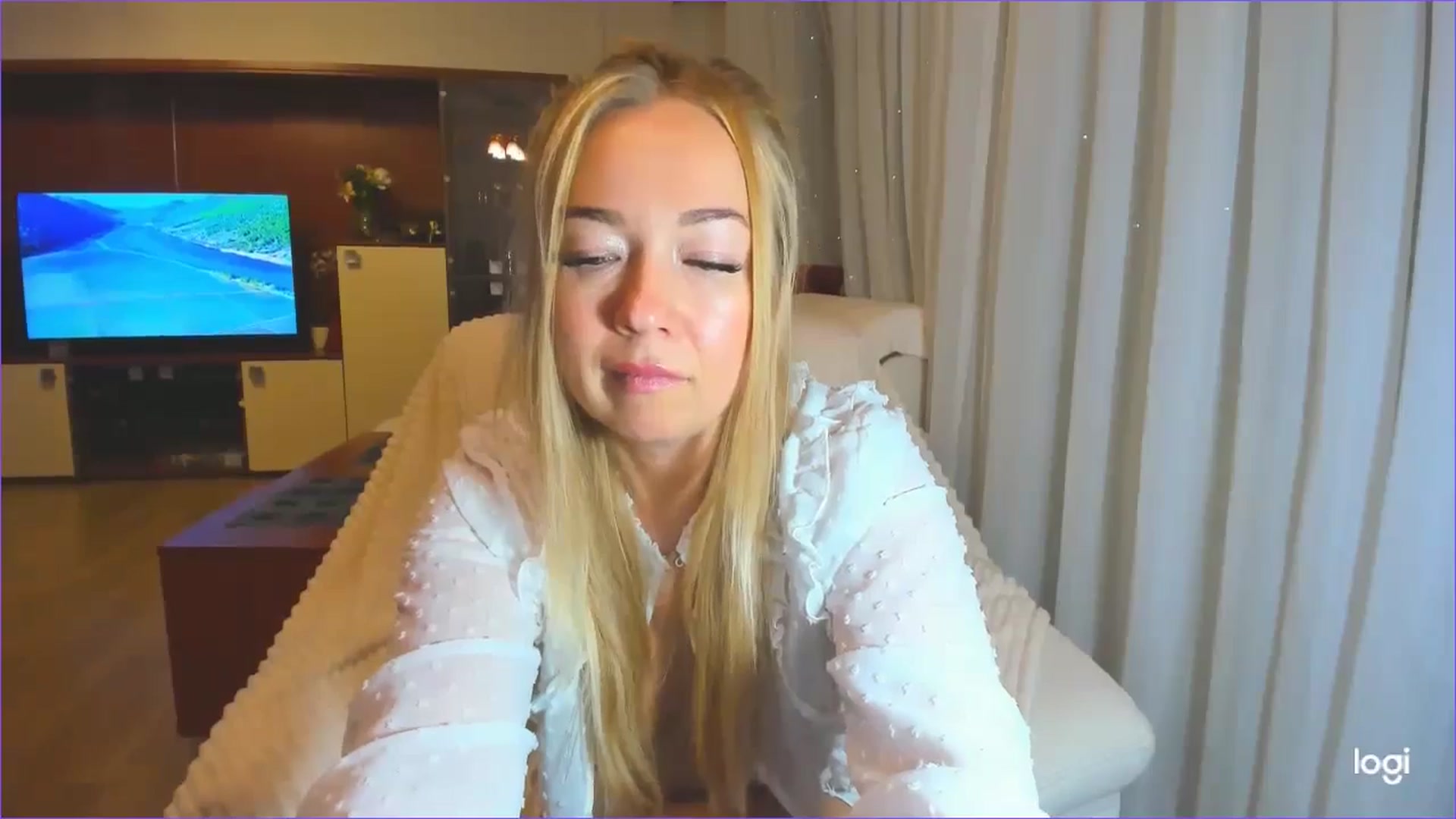 Gallery image thumbnail from FlamingoDream's myfreecams stream on, 05/14/2024, 24:37 image 16 of 20
