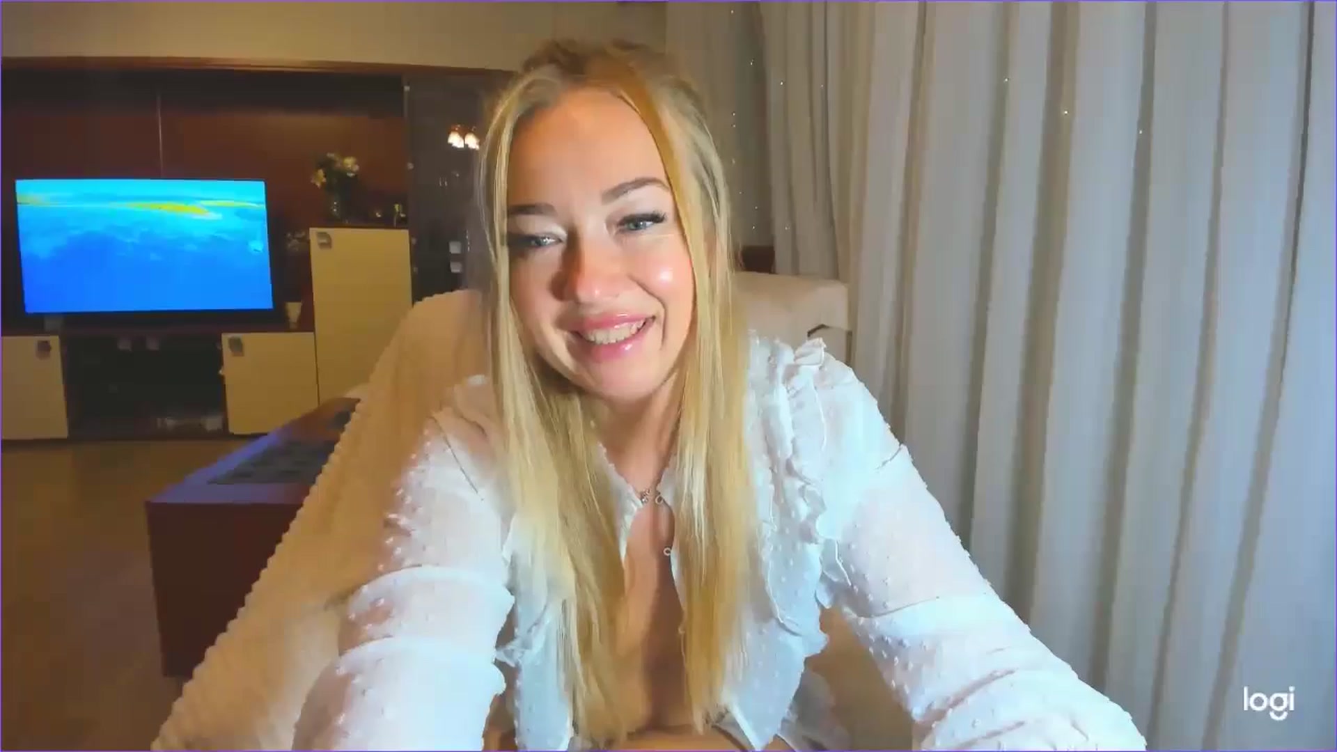 Gallery image thumbnail from FlamingoDream's myfreecams stream on, 05/14/2024, 24:37 image 17 of 20