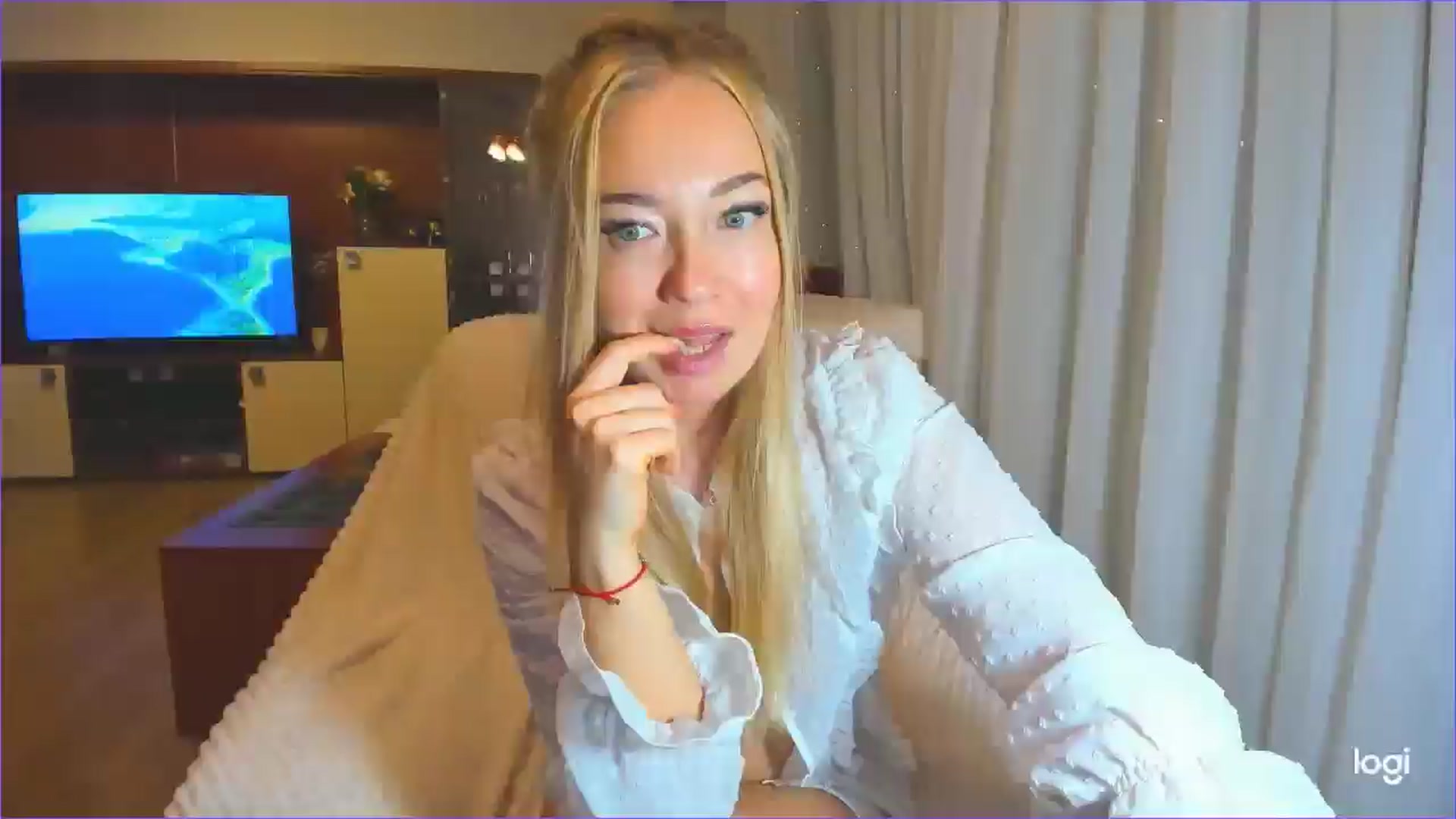 Gallery image thumbnail from FlamingoDream's myfreecams stream on, 05/14/2024, 24:37 image 15 of 20