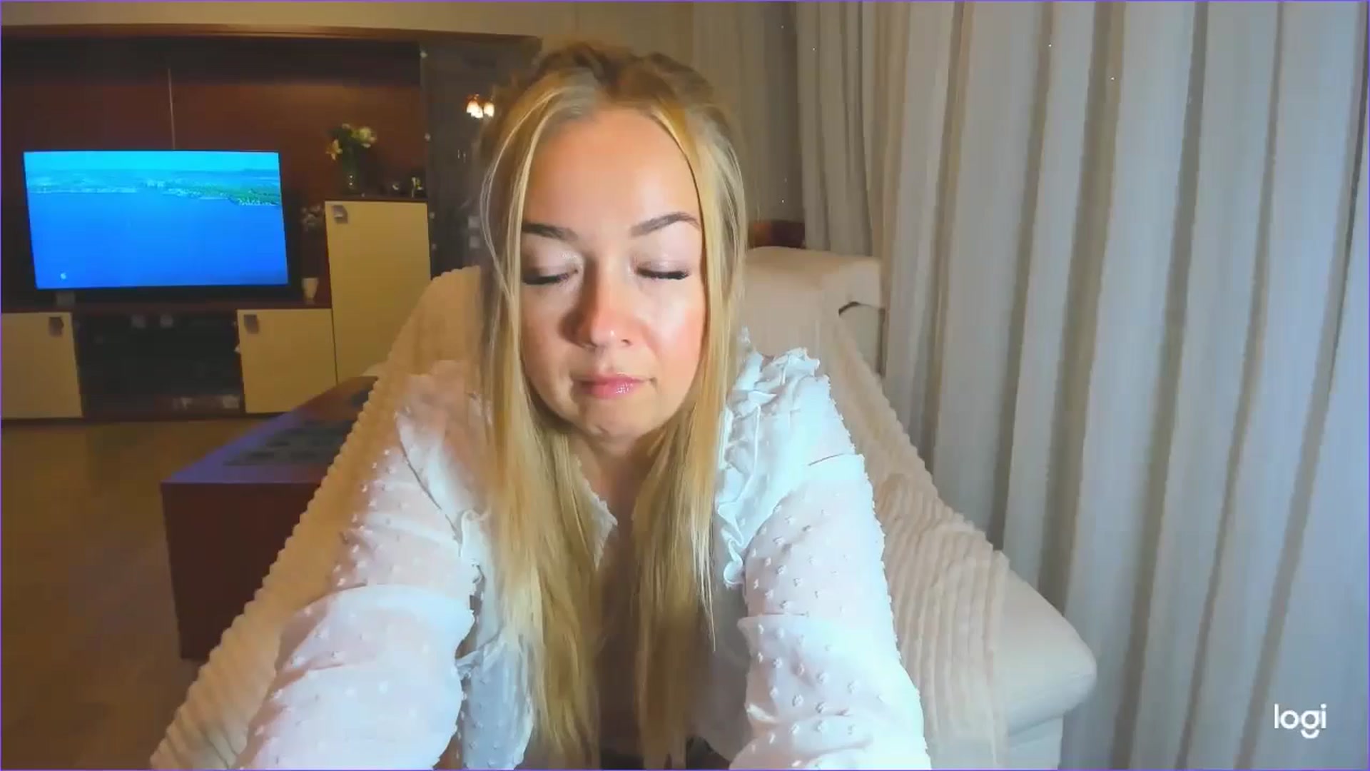 Gallery image thumbnail from FlamingoDream's myfreecams stream on, 05/14/2024, 24:37 image 8 of 20