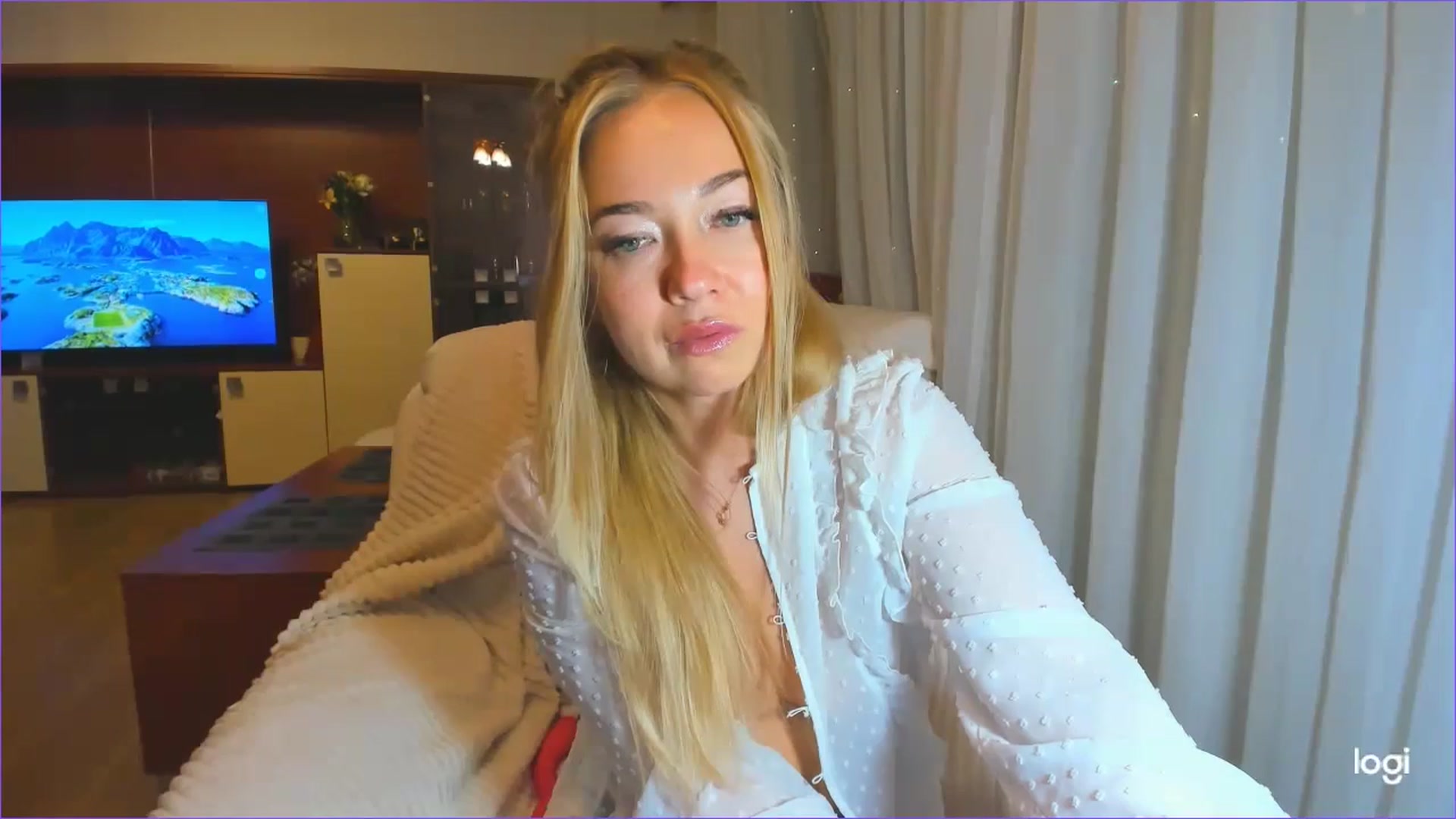 Gallery image thumbnail from FlamingoDream's myfreecams stream on, 05/14/2024, 02:34 image 17 of 20
