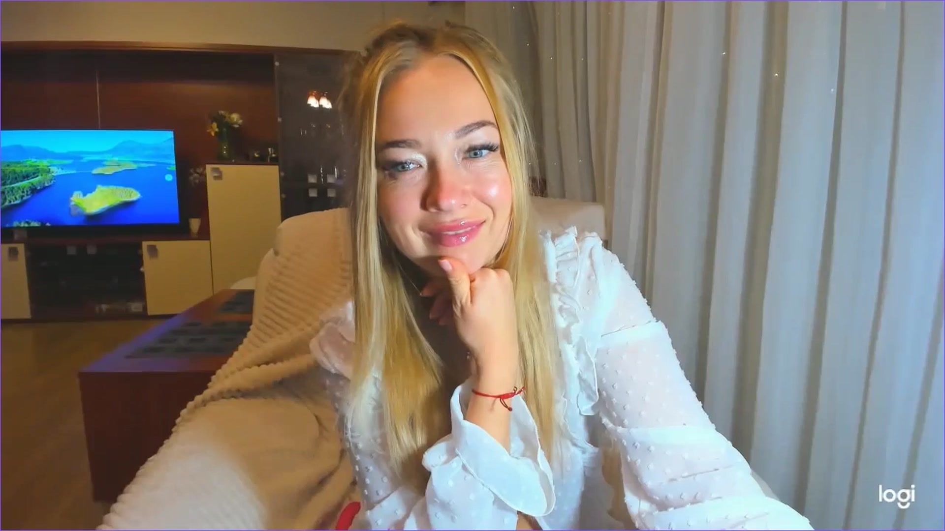 Gallery image thumbnail from FlamingoDream's myfreecams stream on, 05/14/2024, 02:34 image 18 of 20