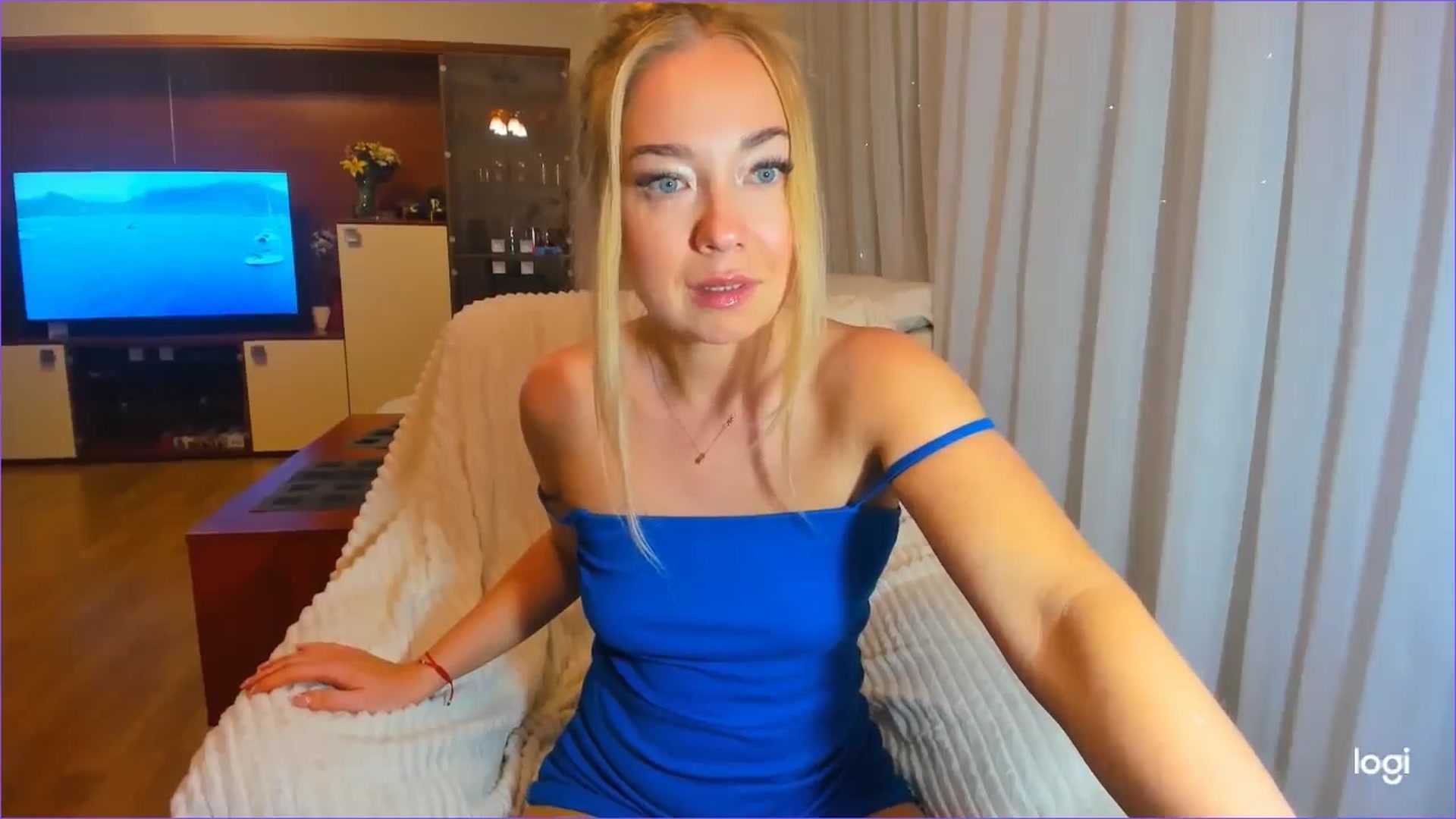 Gallery image thumbnail from FlamingoDream's myfreecams stream on, 05/15/2024, 24:42 image 4 of 20