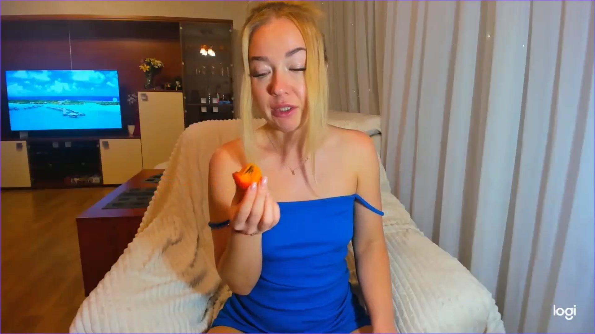 Gallery image thumbnail from FlamingoDream's myfreecams stream on, 05/15/2024, 24:42 image 3 of 20
