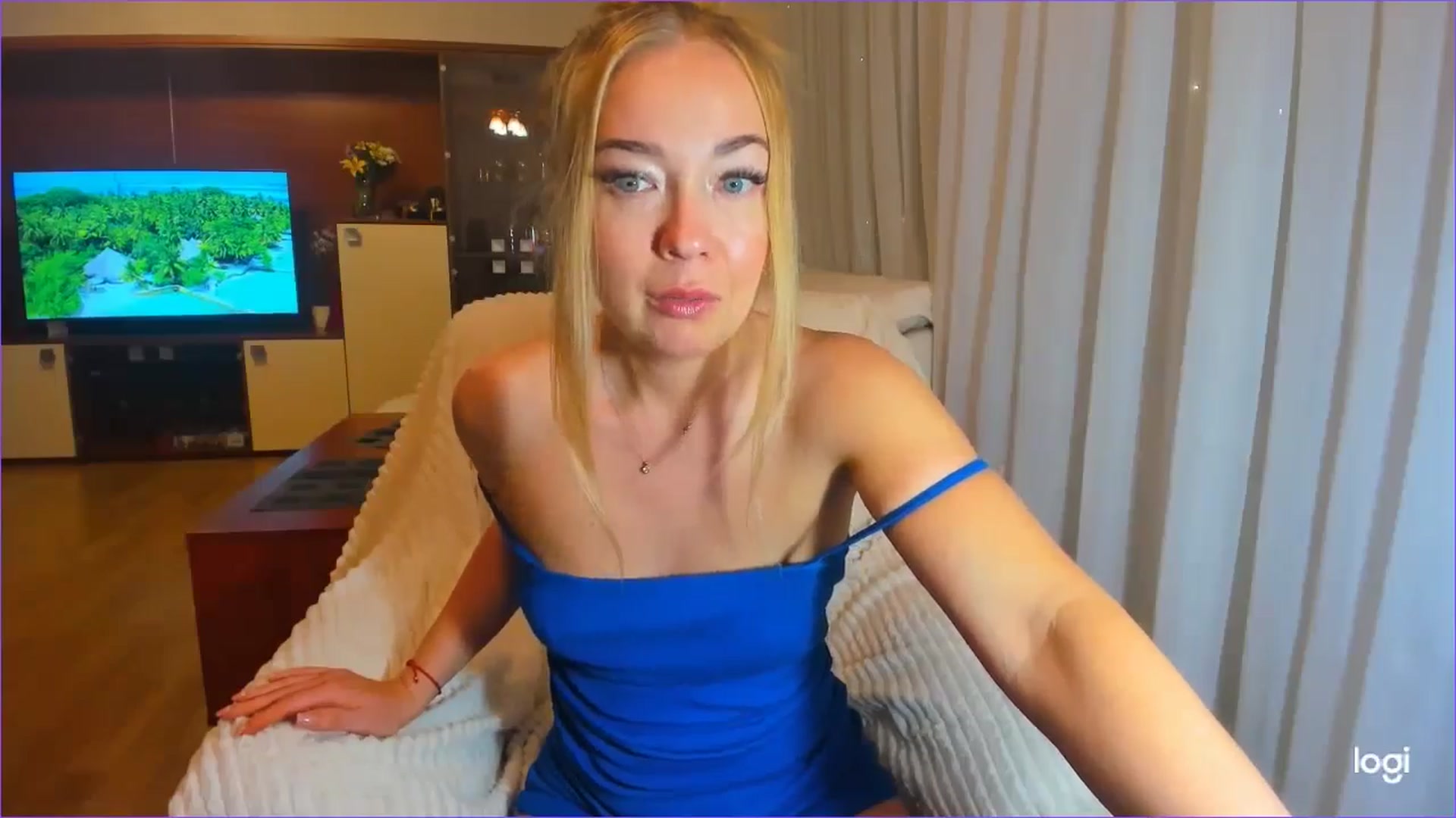 Gallery image thumbnail from FlamingoDream's myfreecams stream on, 05/15/2024, 24:42 image 6 of 20