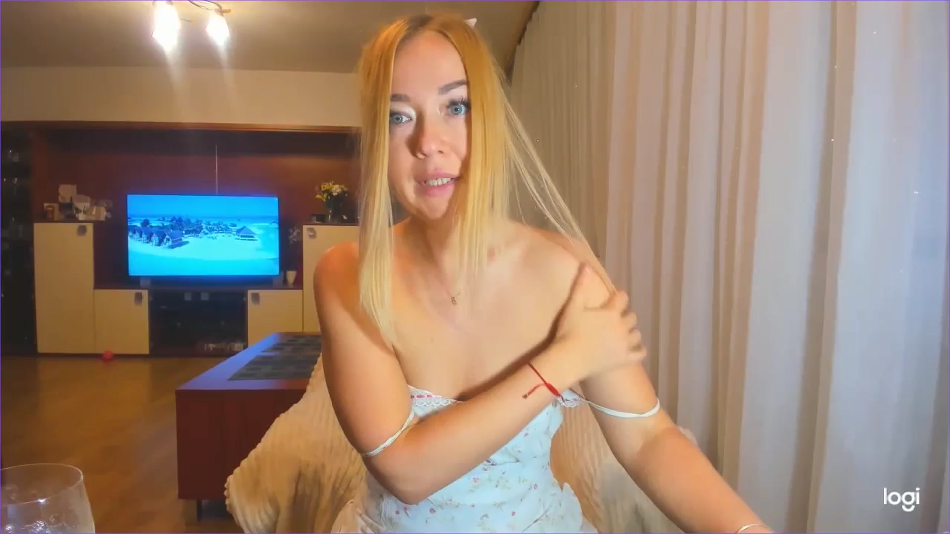 Gallery image thumbnail from FlamingoDream's myfreecams stream on, 05/18/2024, 02:49 image 1 of 20