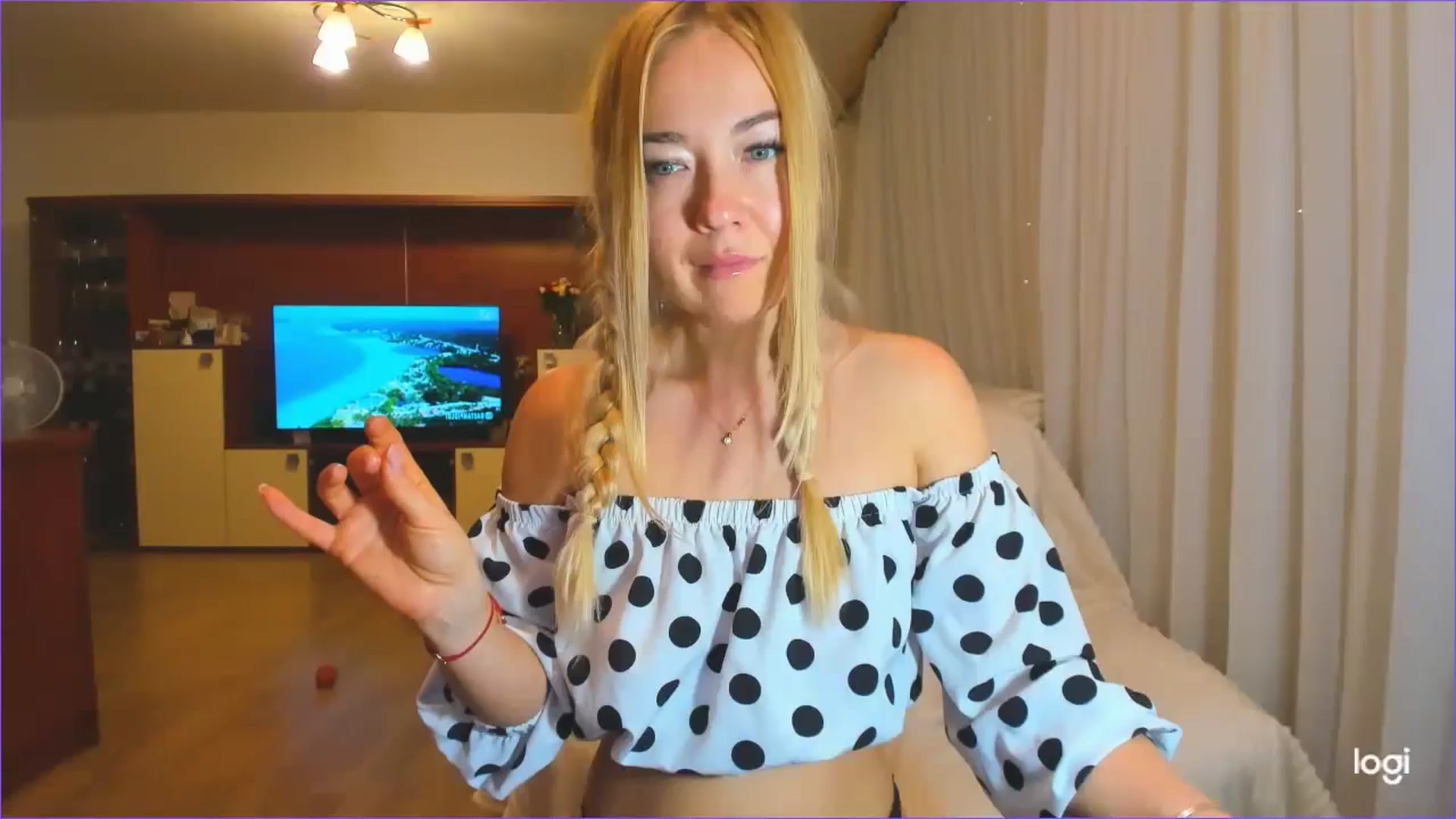 Gallery image thumbnail from FlamingoDream's myfreecams stream on, 05/21/2024, 01:42 image 6 of 20