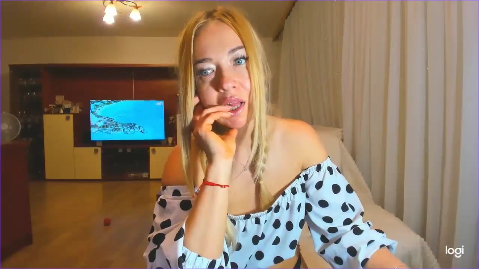 Gallery image thumbnail from FlamingoDream's myfreecams stream on, 05/21/2024, 01:42 image 9 of 20