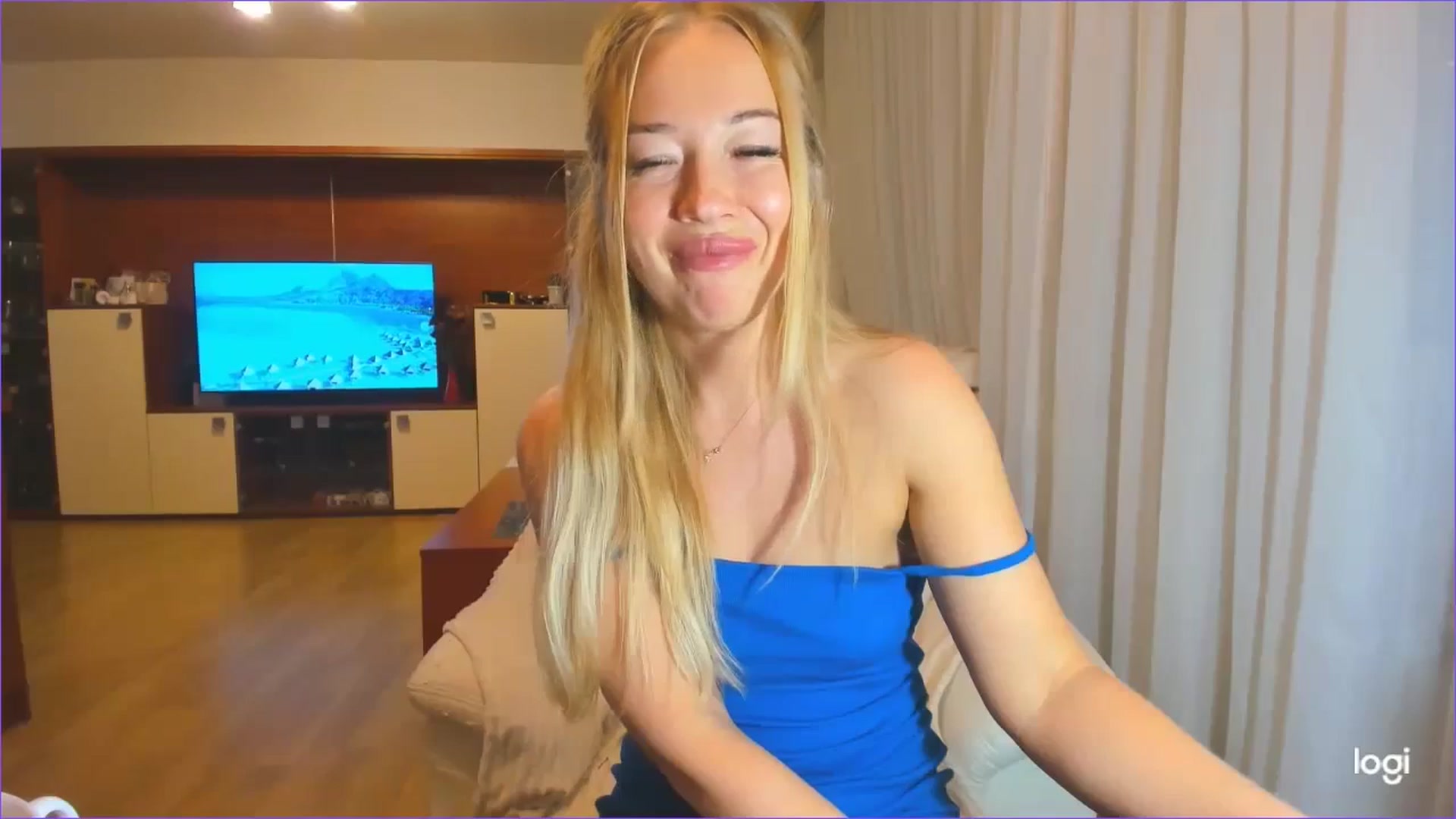 Gallery image thumbnail from FlamingoDream's myfreecams stream on, 06/19/2024, 24:58 image 5 of 20