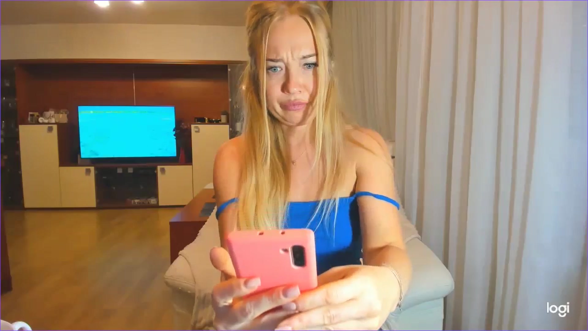 Gallery image thumbnail from FlamingoDream's myfreecams stream on, 06/19/2024, 24:58 image 6 of 20