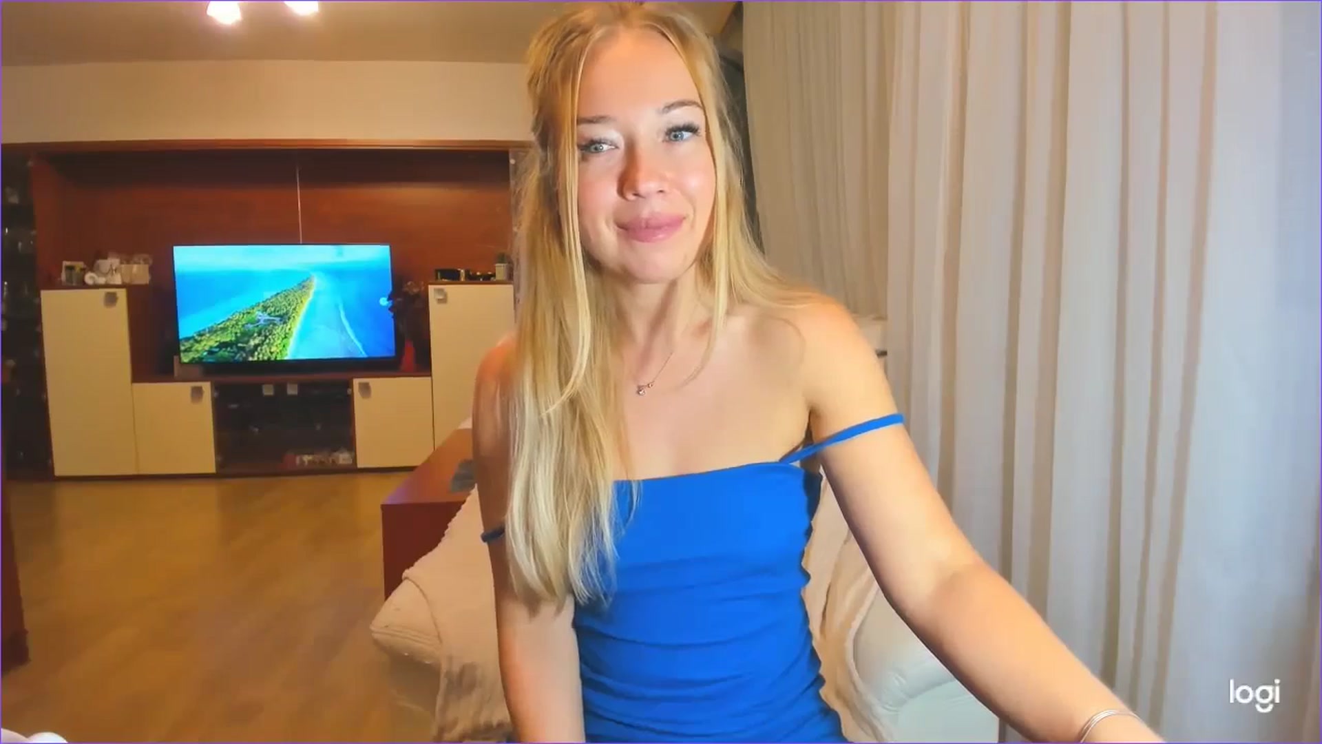 Gallery image thumbnail from FlamingoDream's myfreecams stream on, 06/19/2024, 24:58 image 3 of 20