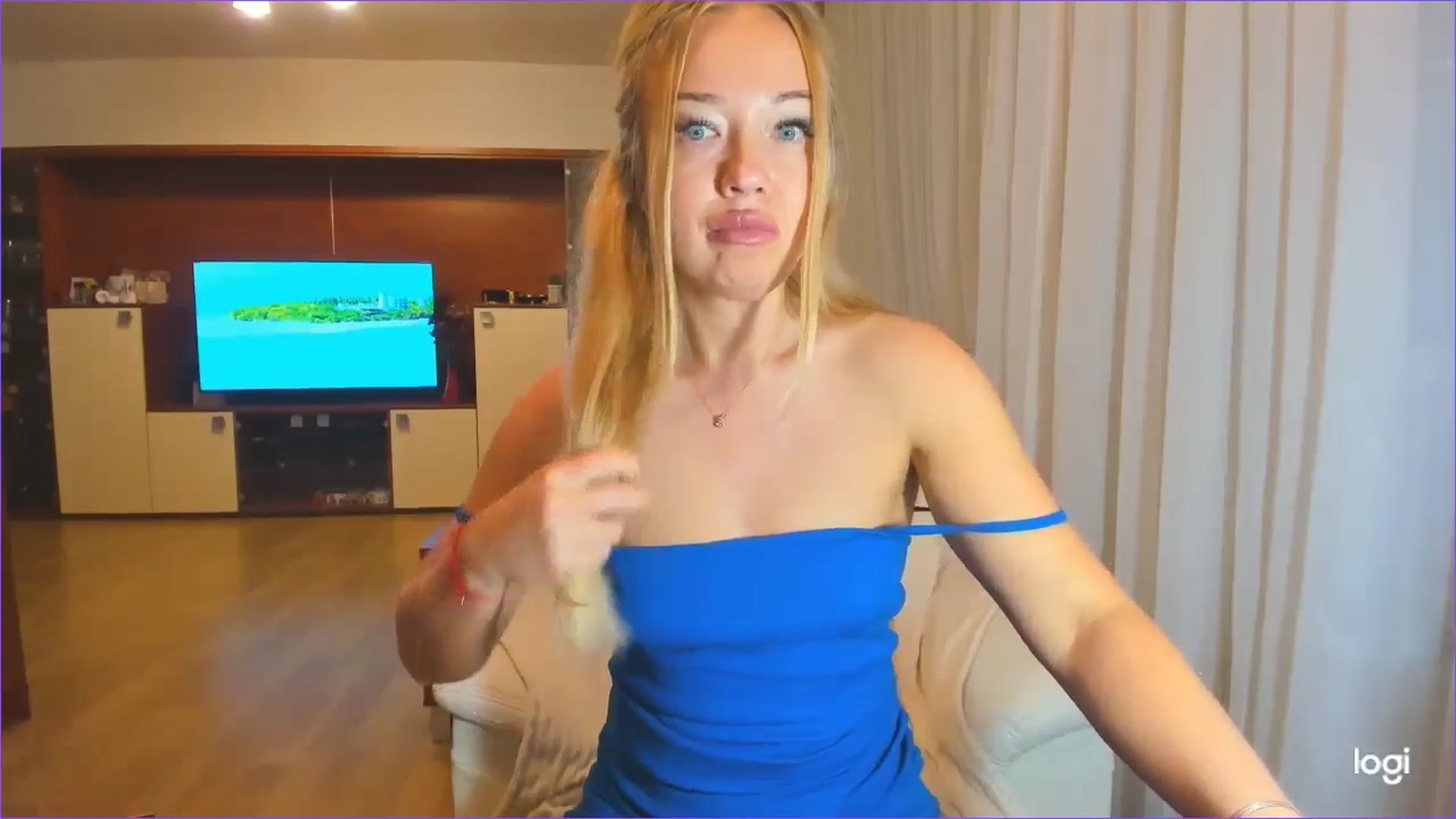 Gallery image thumbnail from FlamingoDream's myfreecams stream on, 06/19/2024, 24:58 image 15 of 20