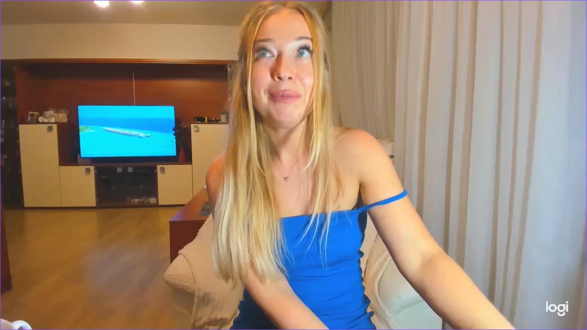 Gallery image thumbnail from FlamingoDream's myfreecams stream on, 06/19/2024, 24:58 image 7 of 20