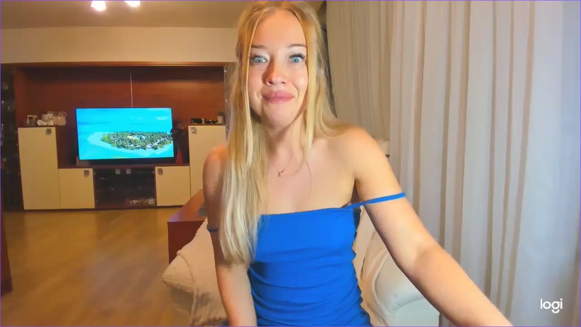 Gallery image thumbnail from FlamingoDream's myfreecams stream on, 06/19/2024, 02:31 image 6 of 20