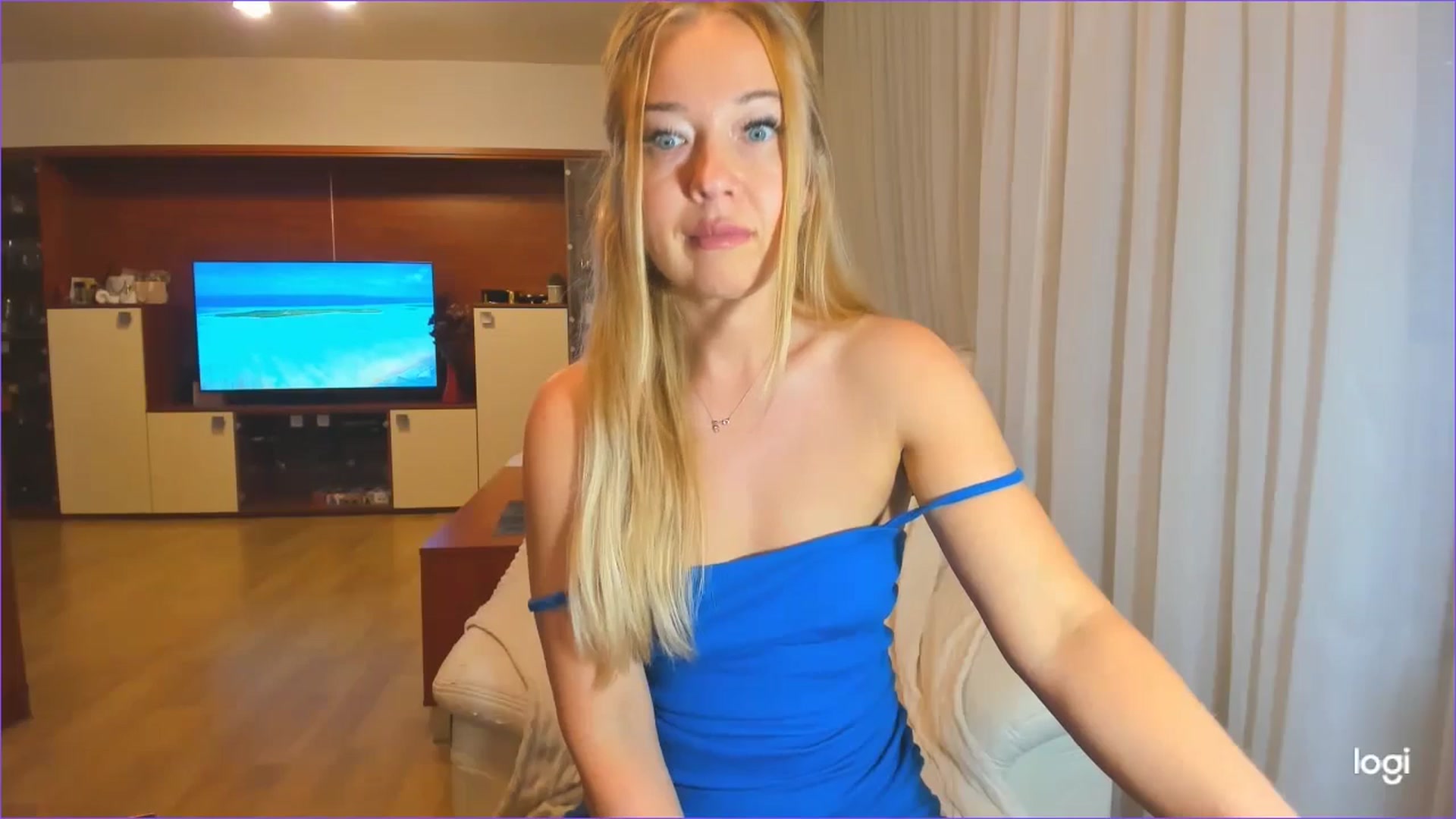 Gallery image thumbnail from FlamingoDream's myfreecams stream on, 06/19/2024, 02:31 image 10 of 20