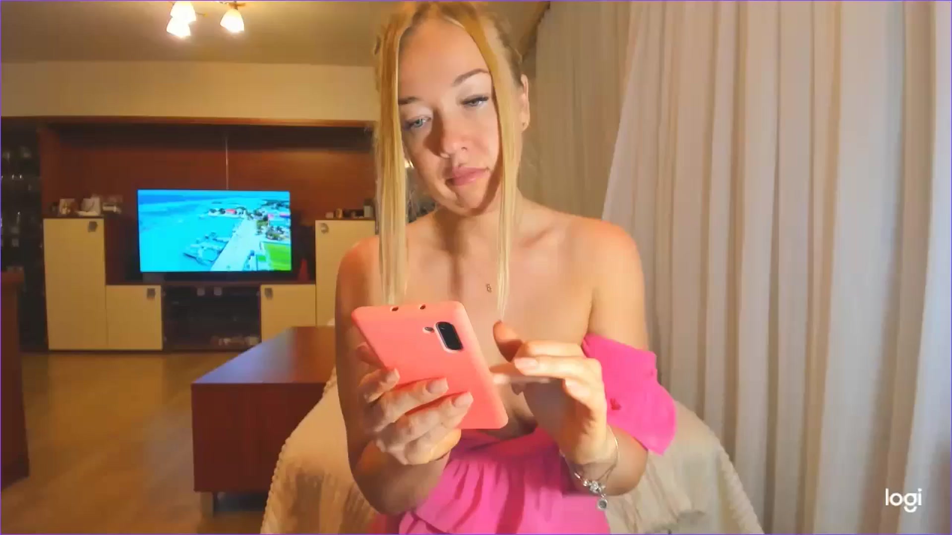 Gallery image thumbnail from FlamingoDream's myfreecams stream on, 06/19/2024, 23:00 image 3 of 20