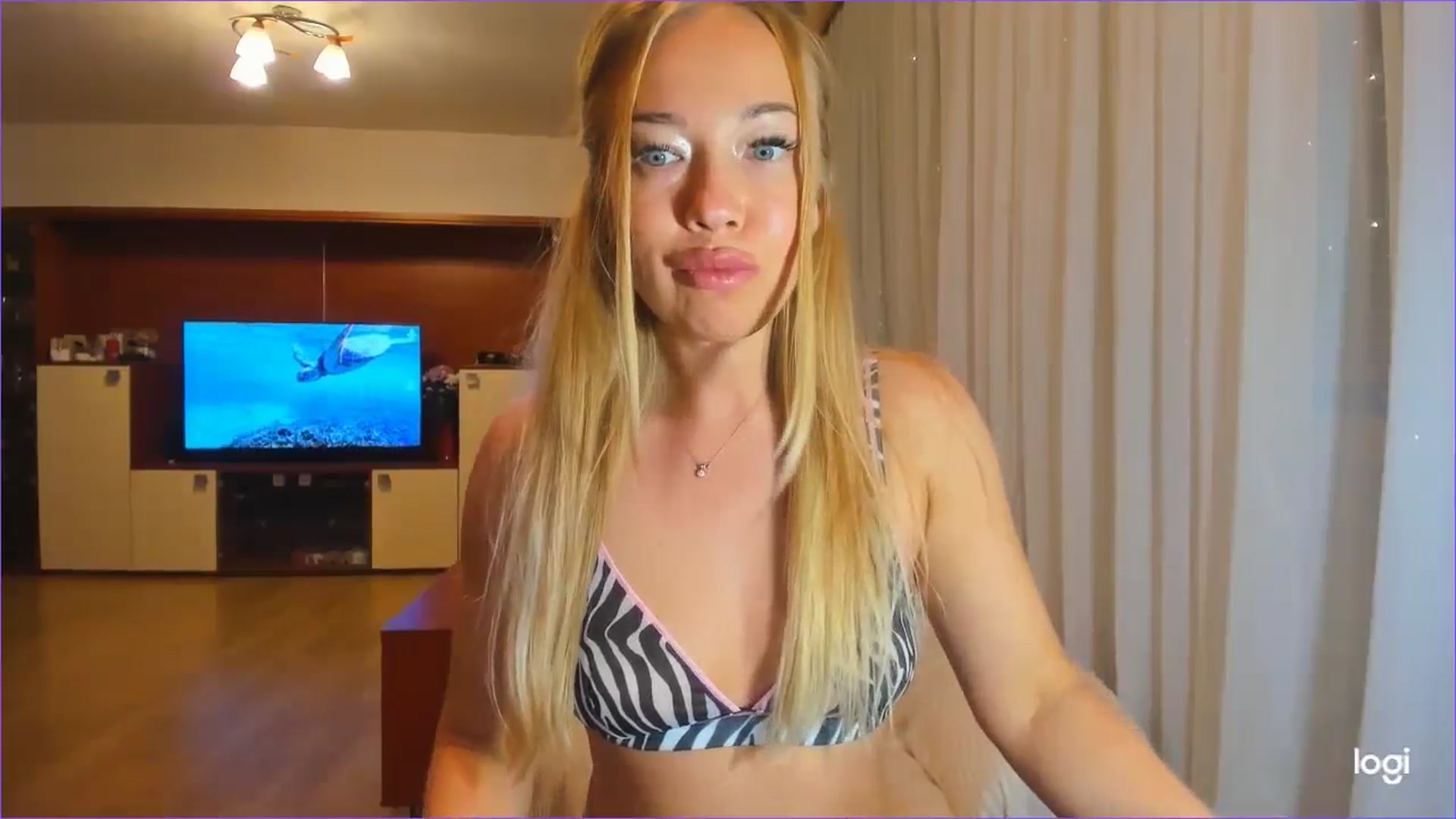 Gallery image thumbnail from FlamingoDream's myfreecams stream on, 06/25/2024, 24:01 image 13 of 20