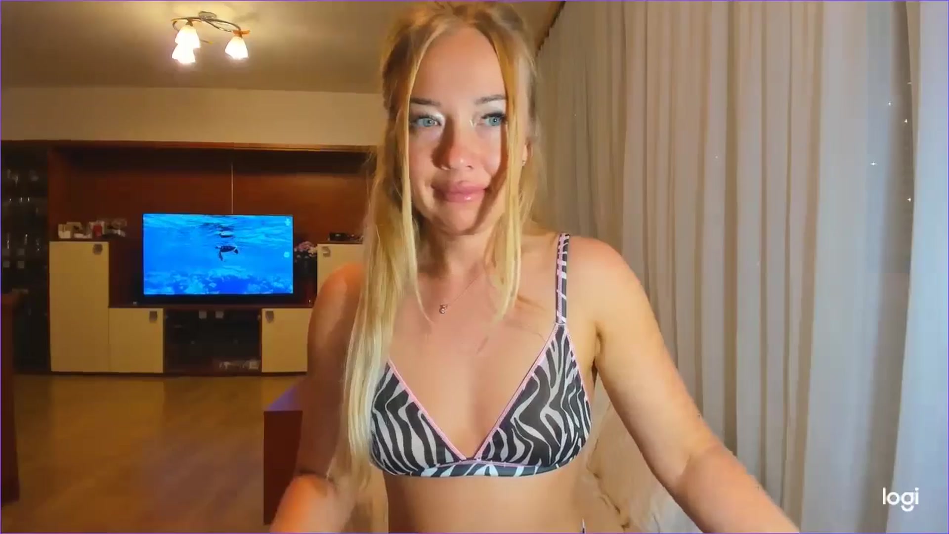 Gallery image thumbnail from FlamingoDream's myfreecams stream on, 06/25/2024, 01:44 image 2 of 20