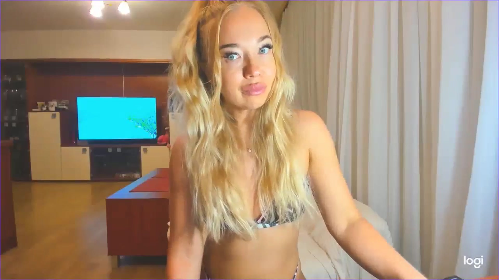 Gallery image thumbnail from FlamingoDream's myfreecams stream on, 07/09/2024, 24:02 image 3 of 20