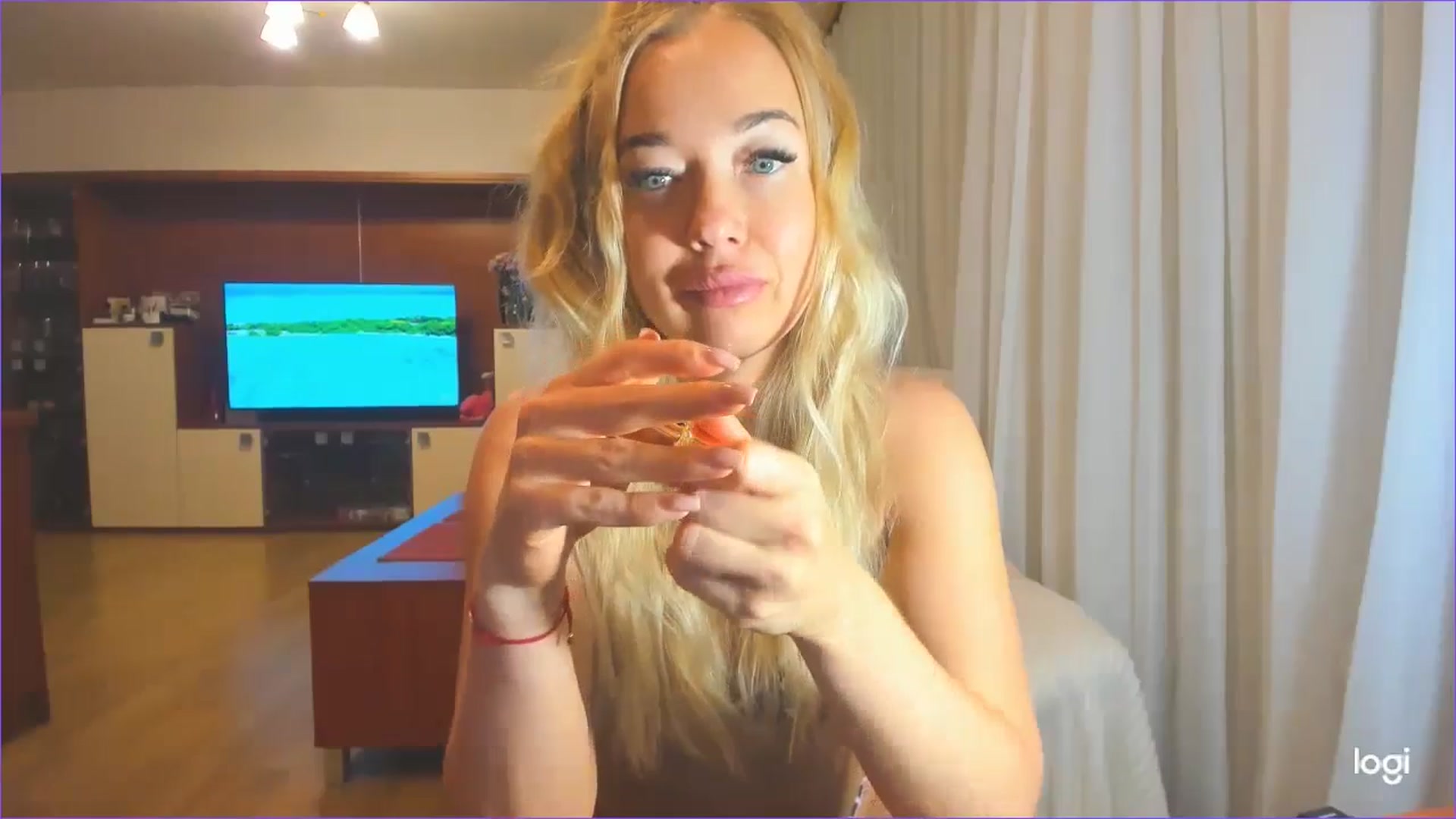 Gallery image thumbnail from FlamingoDream's myfreecams stream on, 07/09/2024, 24:02 image 2 of 20