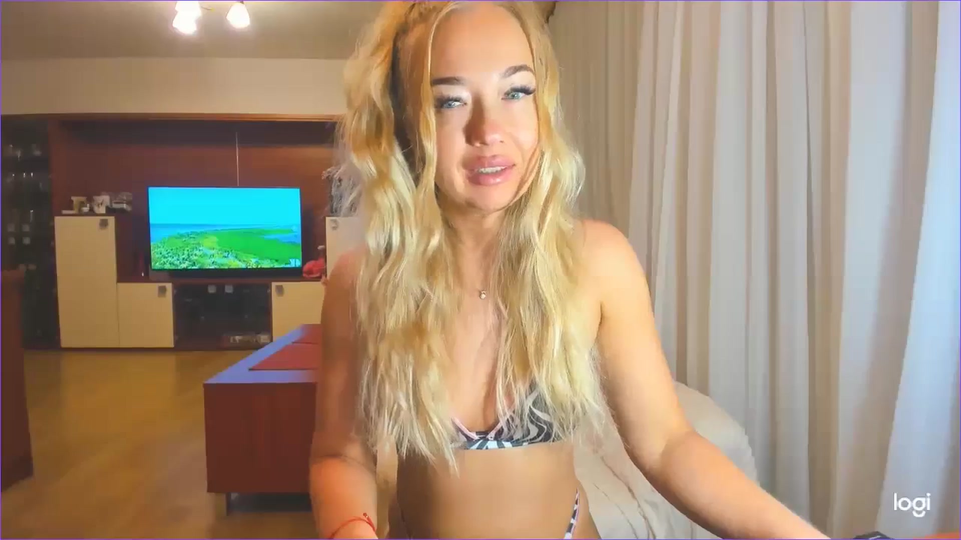 Gallery image thumbnail from FlamingoDream's myfreecams stream on, 07/09/2024, 24:02 image 4 of 20