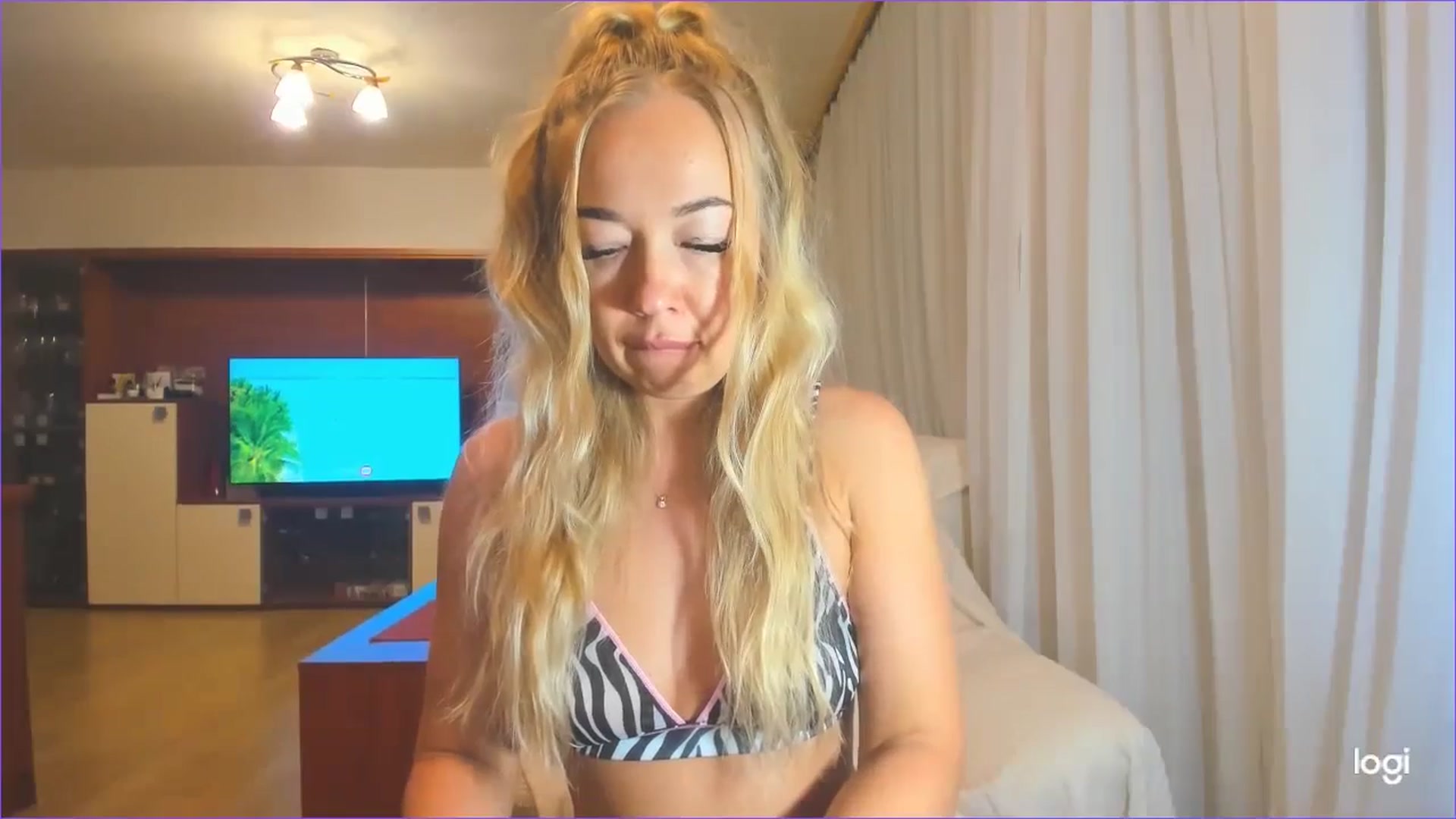 Gallery image thumbnail from FlamingoDream's myfreecams stream on, 07/09/2024, 01:35 image 7 of 20