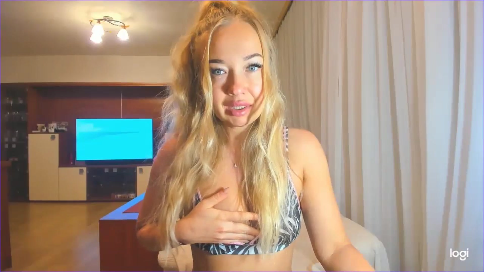 Gallery image thumbnail from FlamingoDream's myfreecams stream on, 07/09/2024, 01:35 image 10 of 20