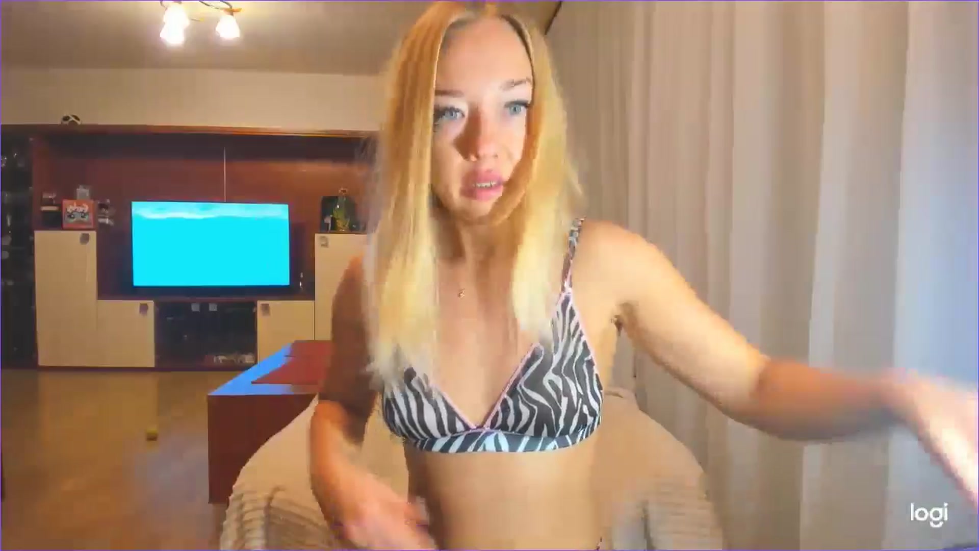 Gallery image thumbnail from FlamingoDream's myfreecams stream on, 07/16/2024, 23:55 image 13 of 20
