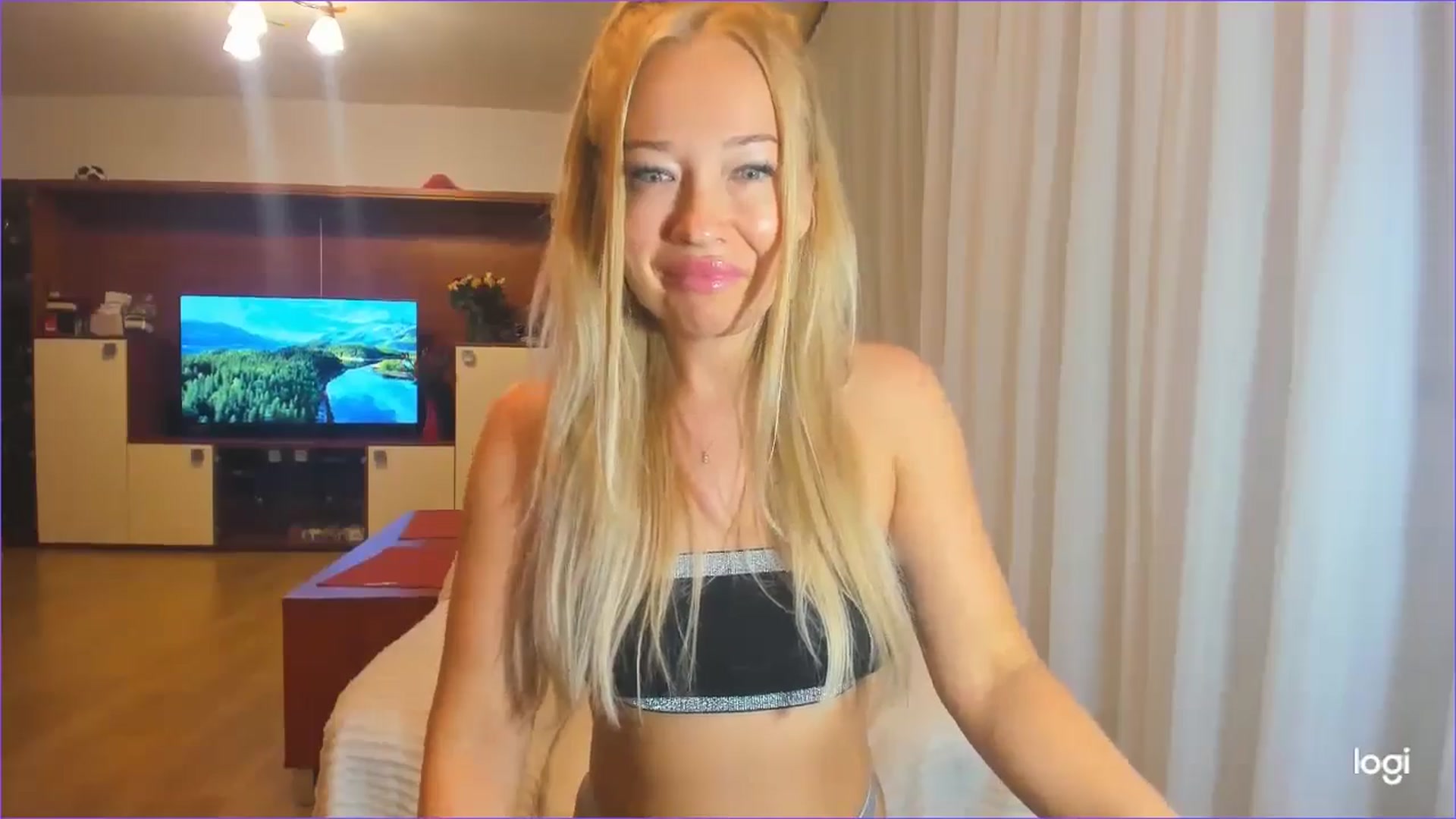 Gallery image thumbnail from FlamingoDream's myfreecams stream on, 07/25/2024, 24:23 image 5 of 20