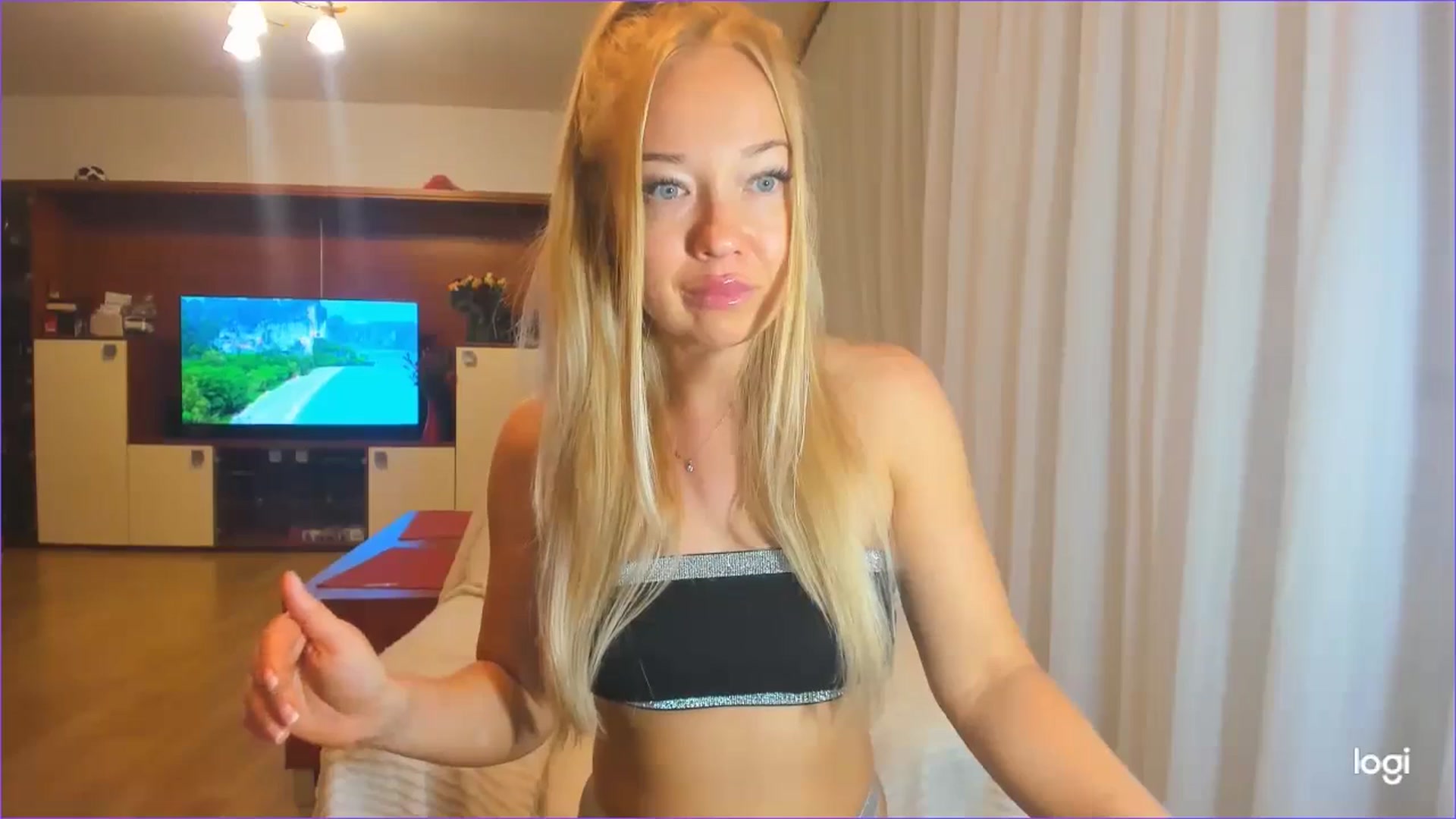 Gallery image thumbnail from FlamingoDream's myfreecams stream on, 07/25/2024, 24:23 image 9 of 20