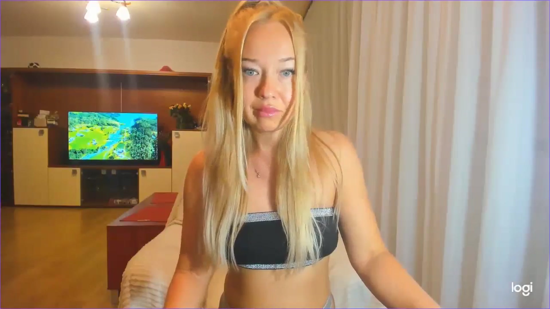 Gallery image thumbnail from FlamingoDream's myfreecams stream on, 07/25/2024, 24:23 image 7 of 20