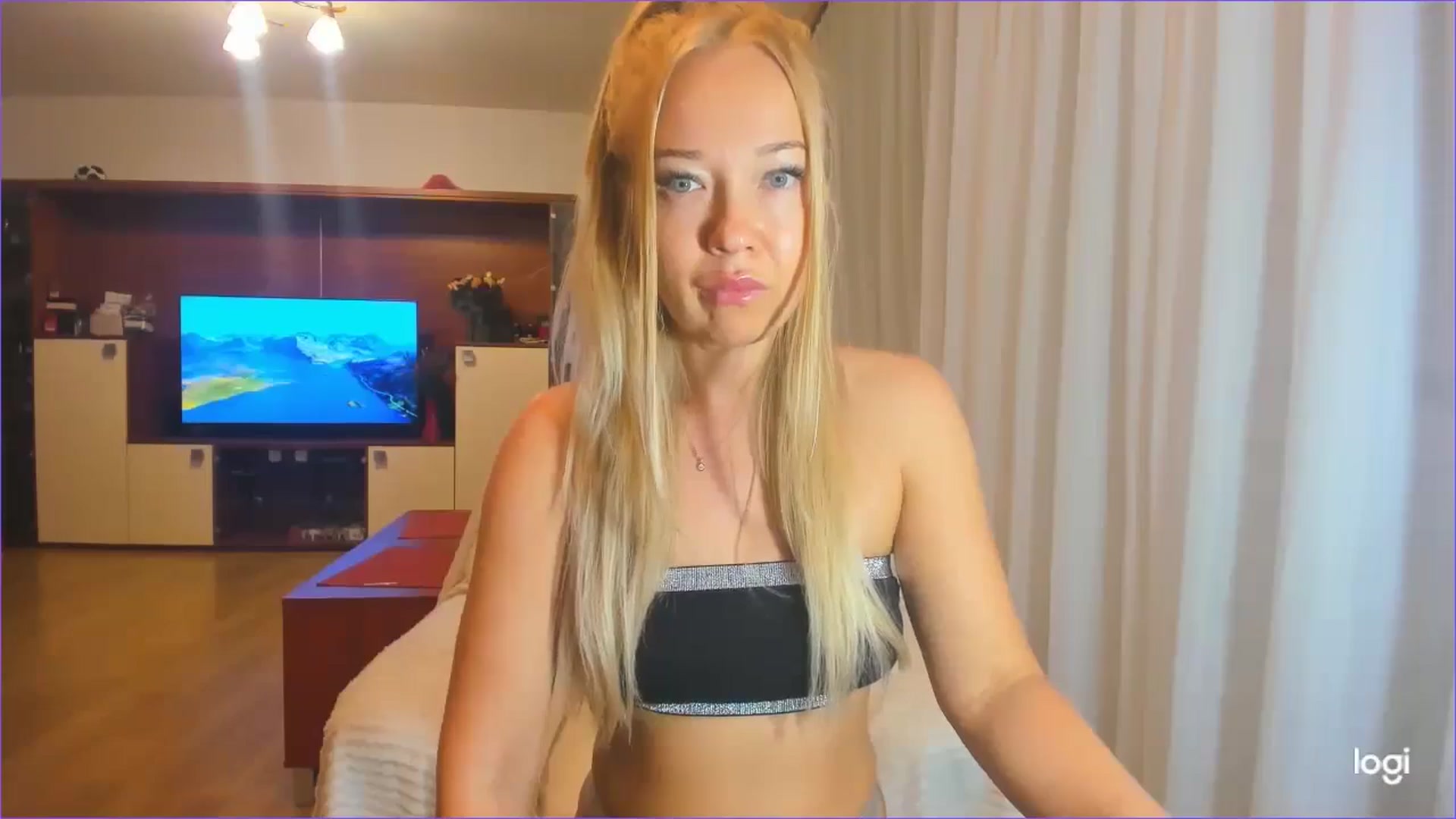 Gallery image thumbnail from FlamingoDream's myfreecams stream on, 07/25/2024, 24:23 image 6 of 20