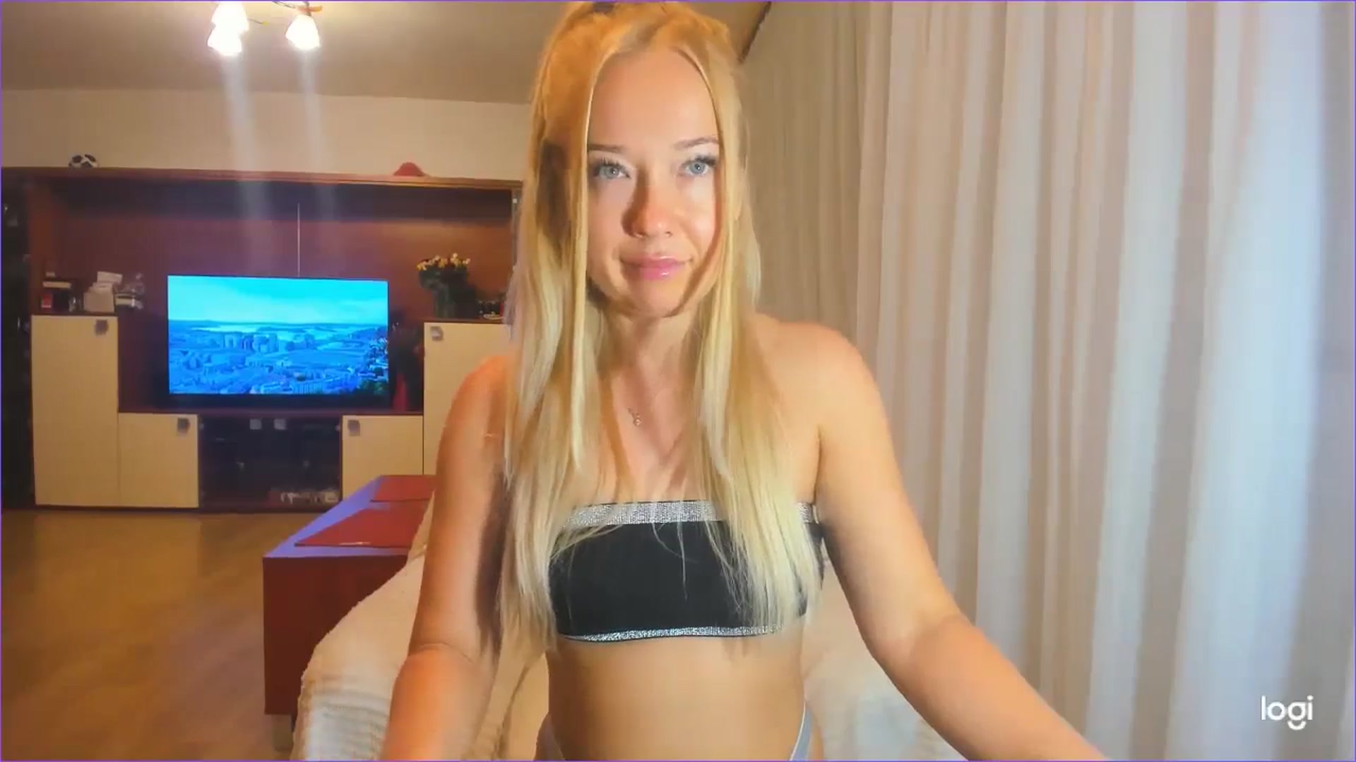 Gallery image thumbnail from FlamingoDream's myfreecams stream on, 07/25/2024, 24:23 image 14 of 20