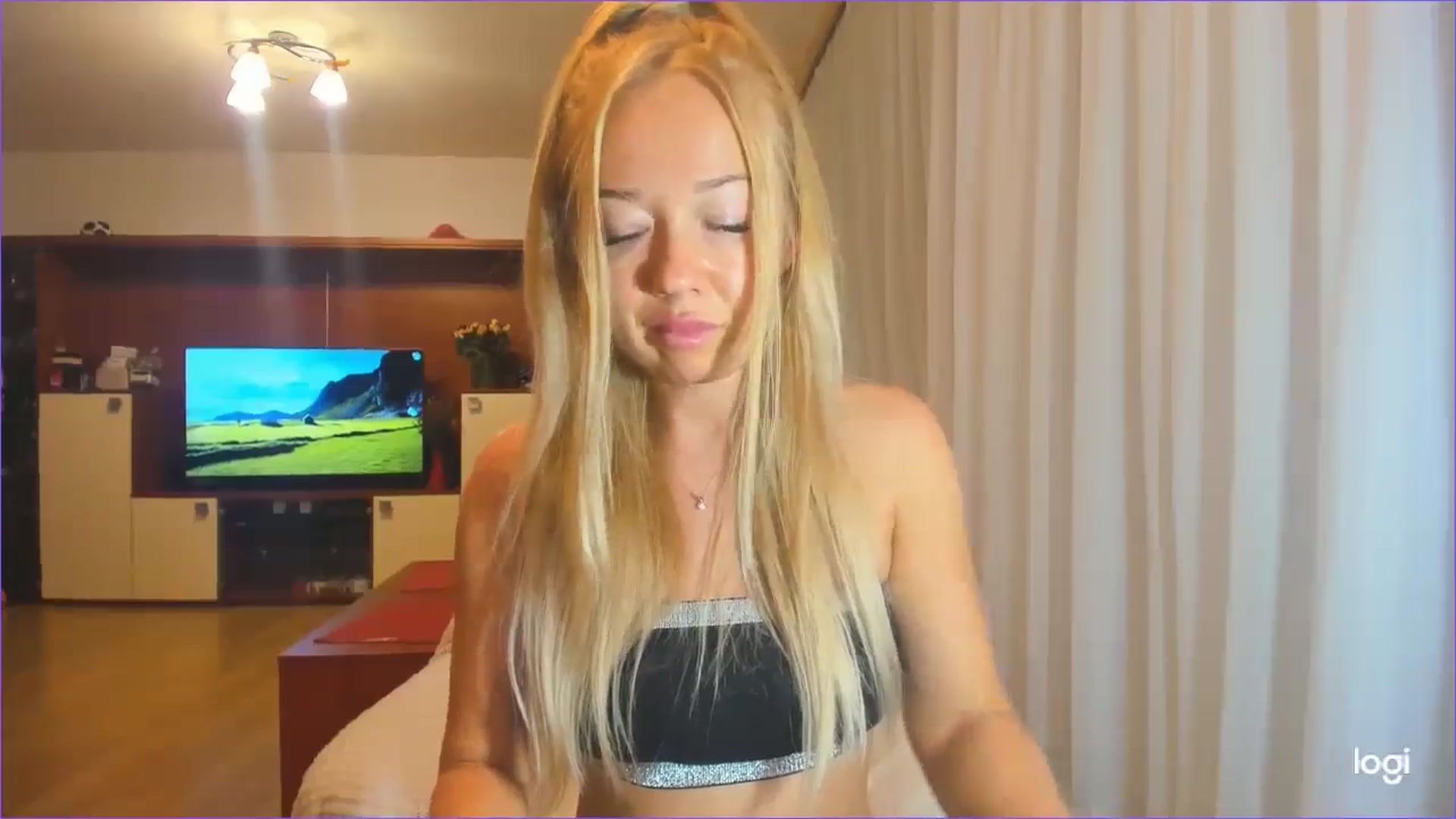 Gallery image thumbnail from FlamingoDream's myfreecams stream on, 07/25/2024, 02:06 image 8 of 20