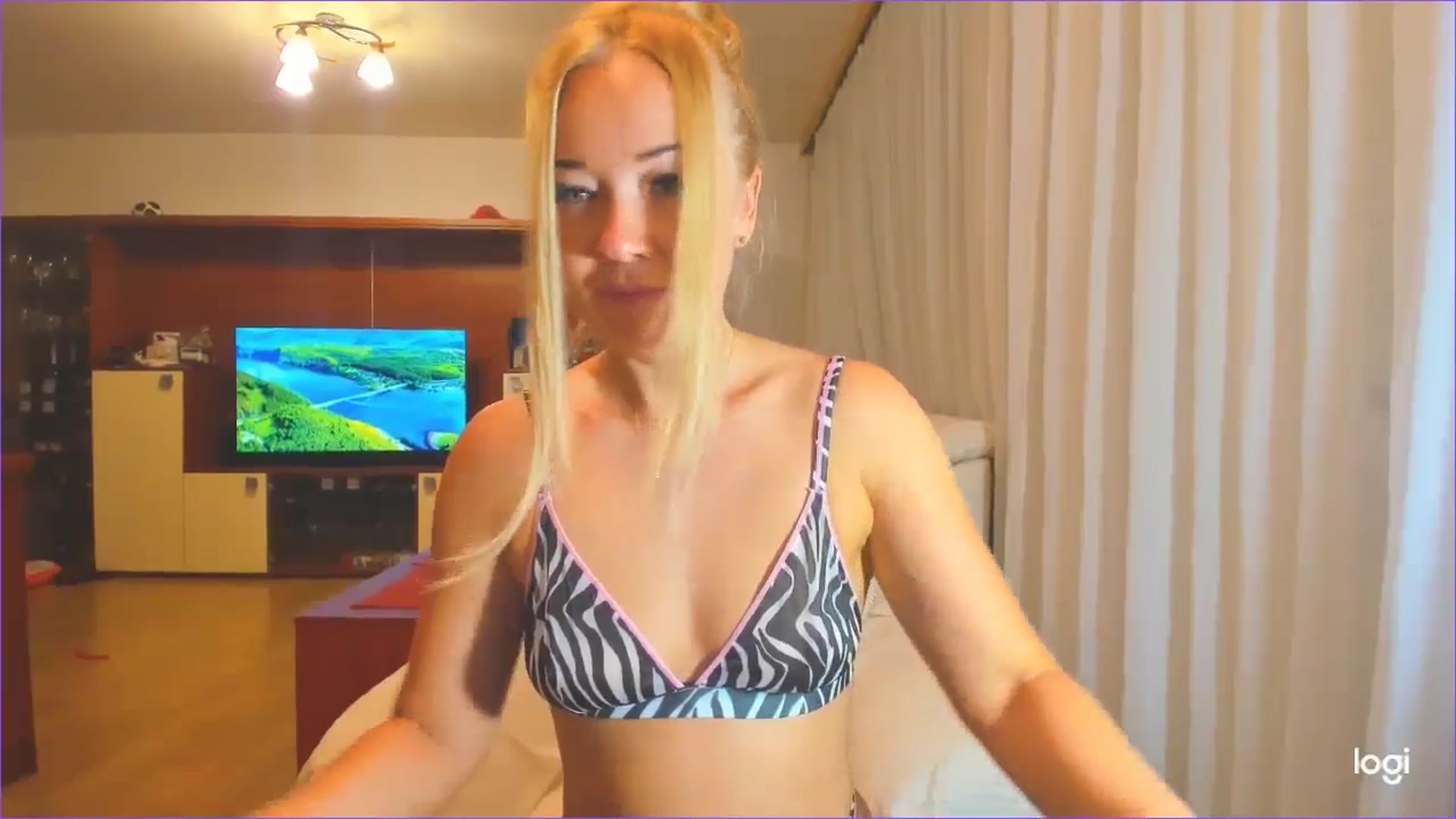 Gallery image thumbnail from FlamingoDream's myfreecams stream on, 07/31/2024, 23:46 image 19 of 20