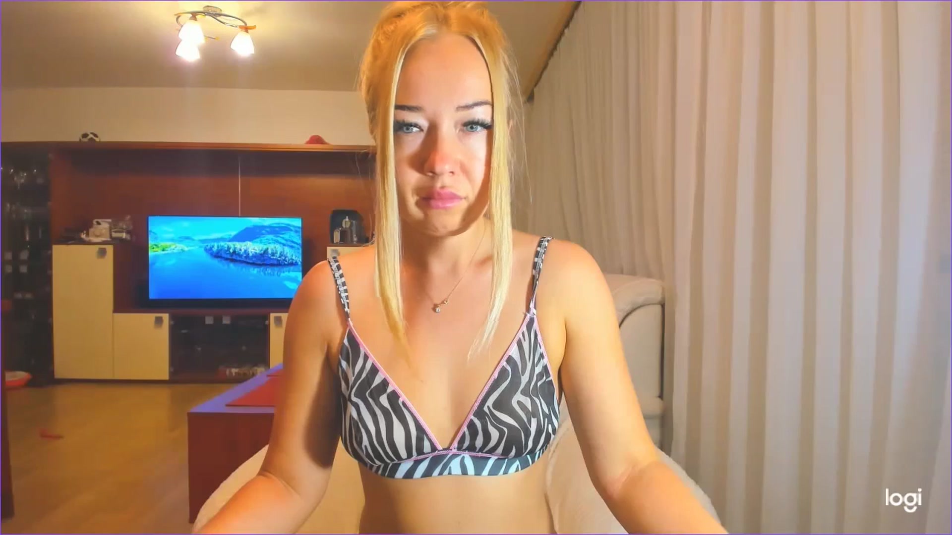Gallery image thumbnail from FlamingoDream's myfreecams stream on, 08/01/2024, 24:06 image 19 of 20