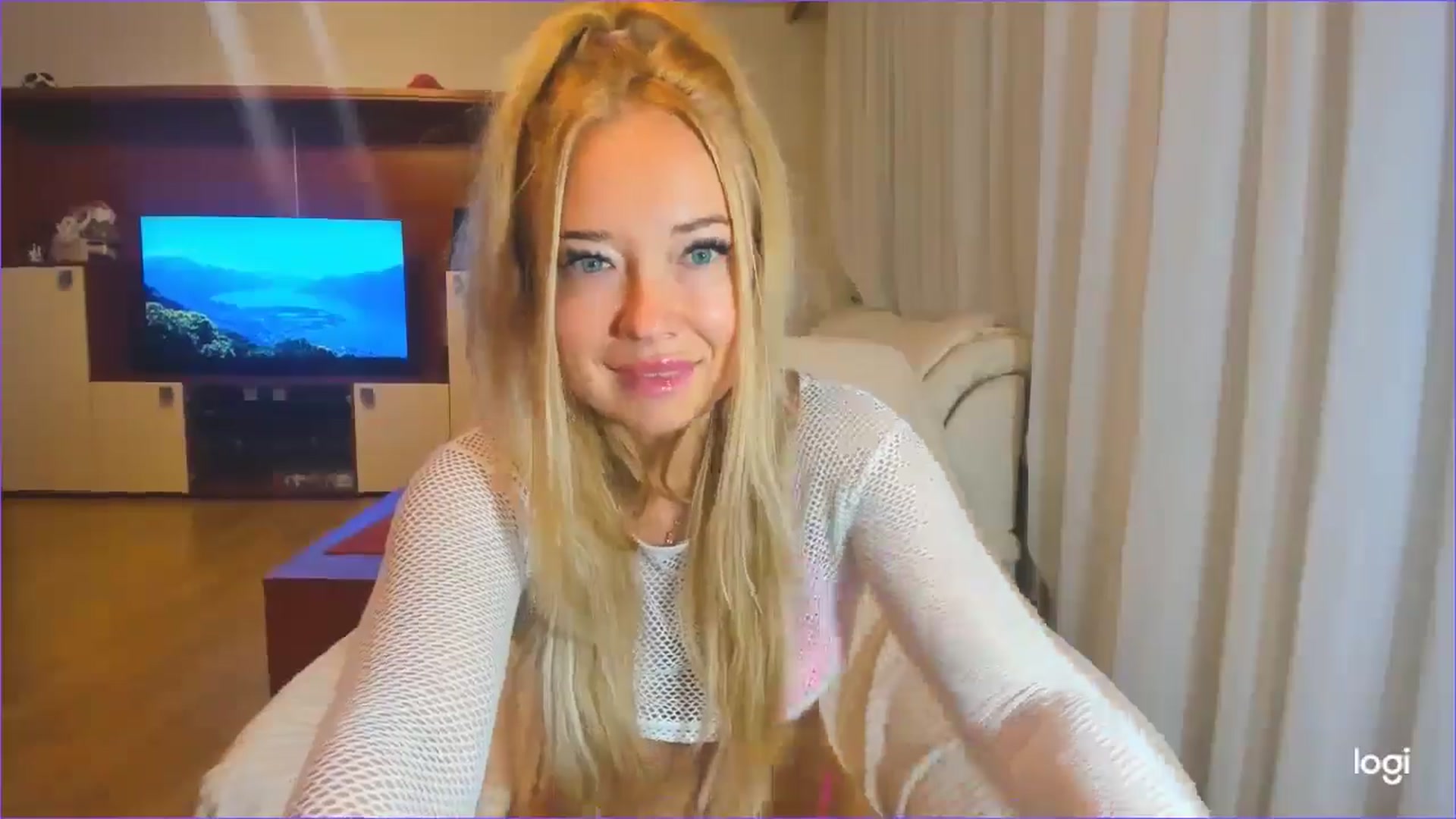 Gallery image thumbnail from FlamingoDream's myfreecams stream on, 08/06/2024, 01:24 image 12 of 20