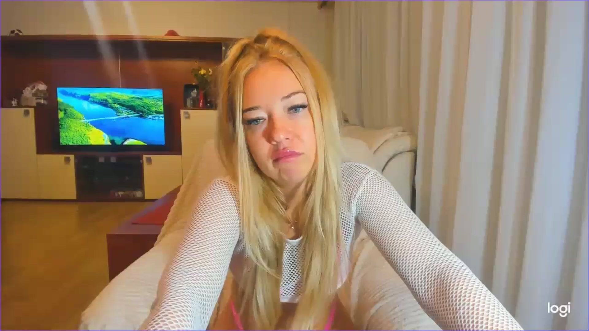 Gallery image thumbnail from FlamingoDream's myfreecams stream on, 08/06/2024, 01:24 image 10 of 20