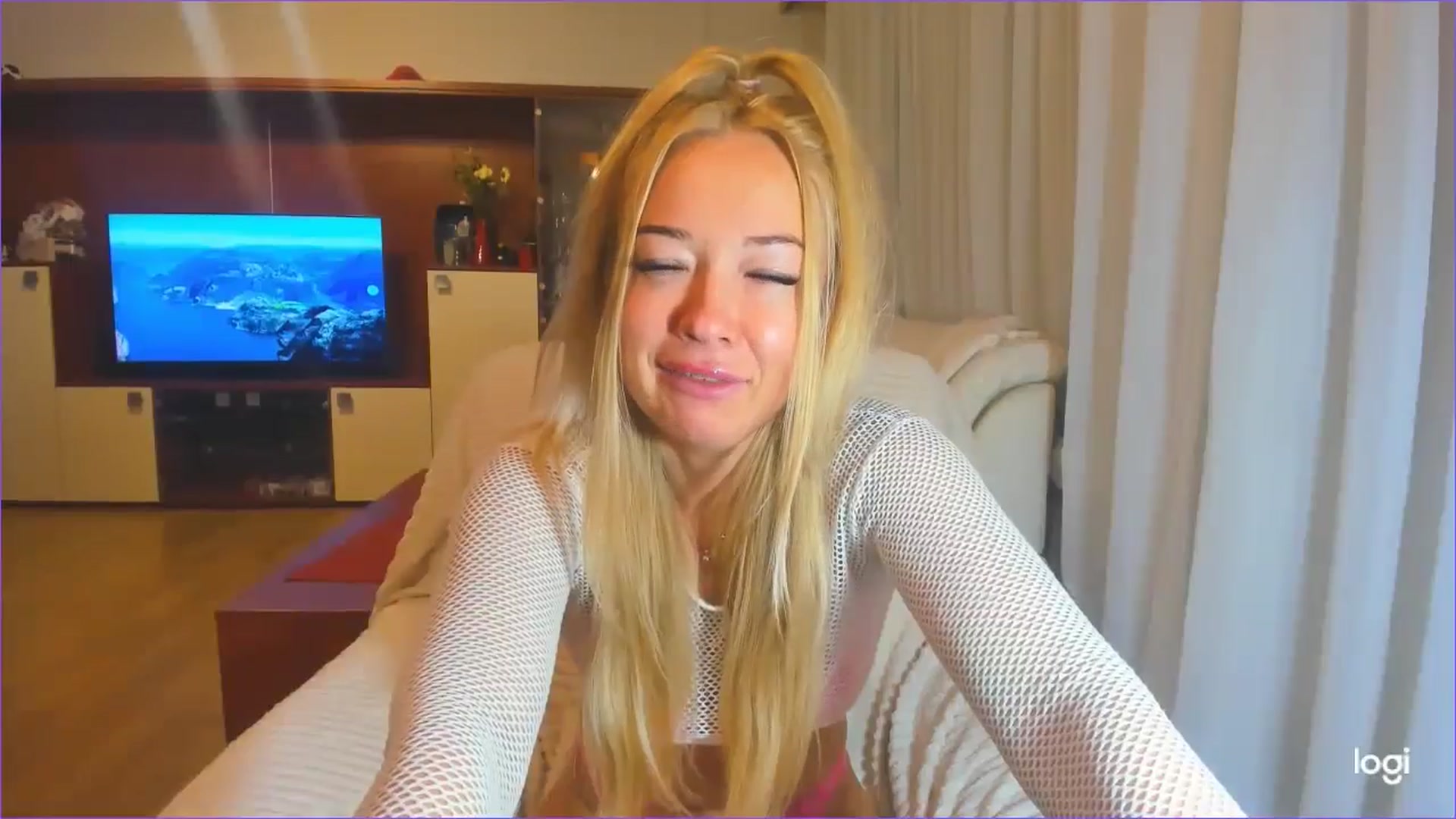 Gallery image thumbnail from FlamingoDream's myfreecams stream on, 08/06/2024, 04:03 image 13 of 20