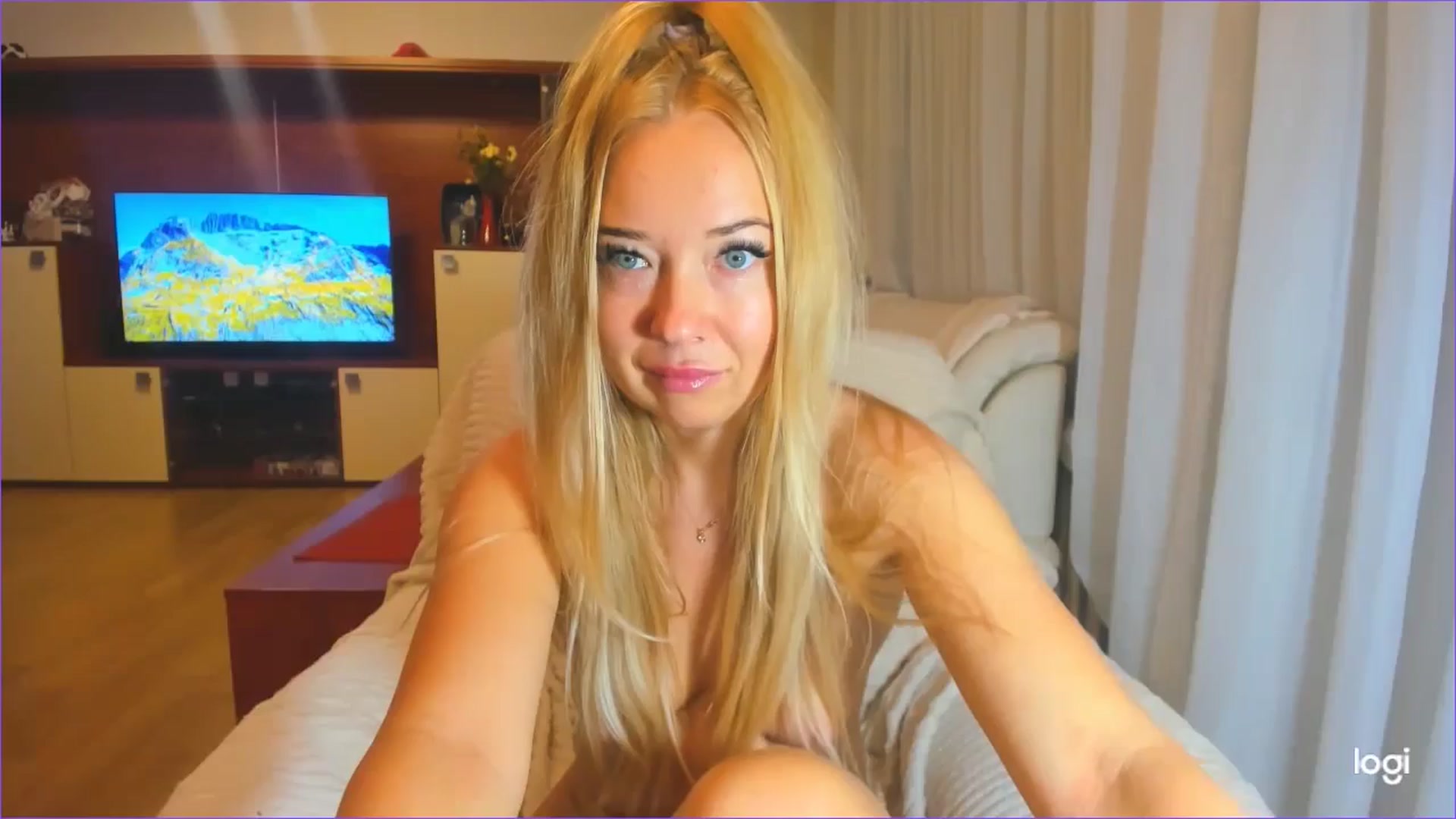 Gallery image thumbnail from FlamingoDream's myfreecams stream on, 08/06/2024, 04:03 image 16 of 20