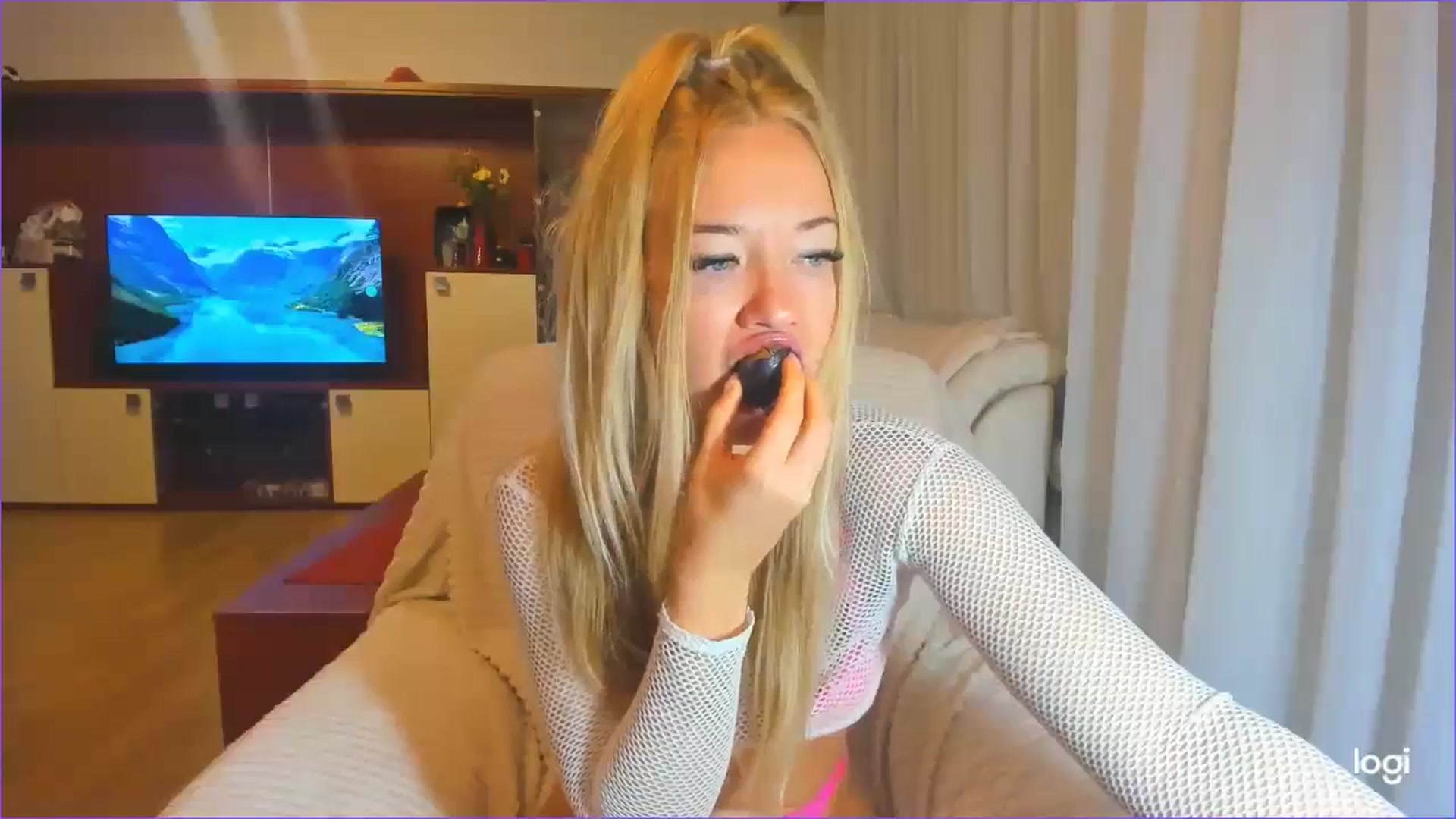 Gallery image thumbnail from FlamingoDream's myfreecams stream on, 08/06/2024, 04:03 image 12 of 20