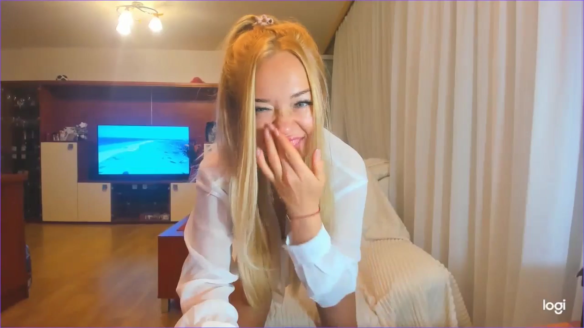 Gallery image thumbnail from FlamingoDream's myfreecams stream on, 08/07/2024, 01:10 image 10 of 20