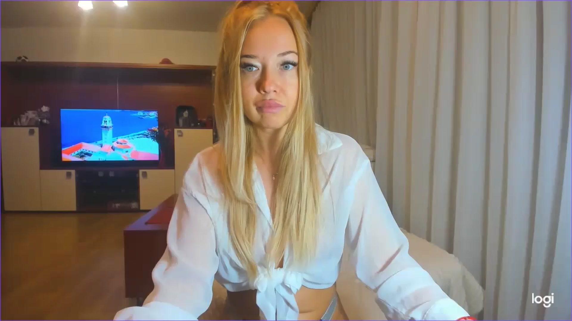 Gallery image thumbnail from FlamingoDream's myfreecams stream on, 08/07/2024, 02:45 image 10 of 20