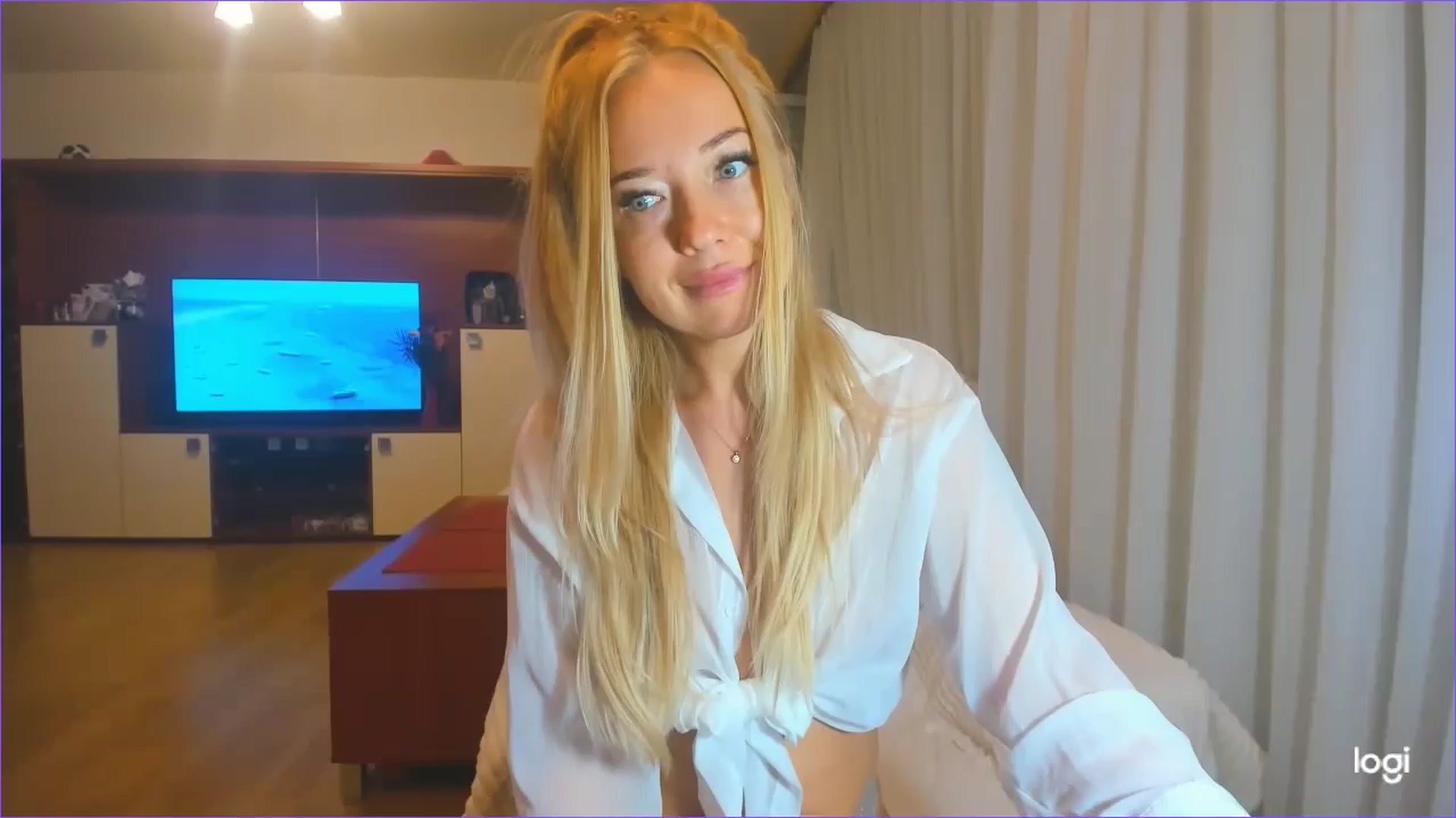 Gallery image thumbnail from FlamingoDream's myfreecams stream on, 08/07/2024, 02:45 image 6 of 20