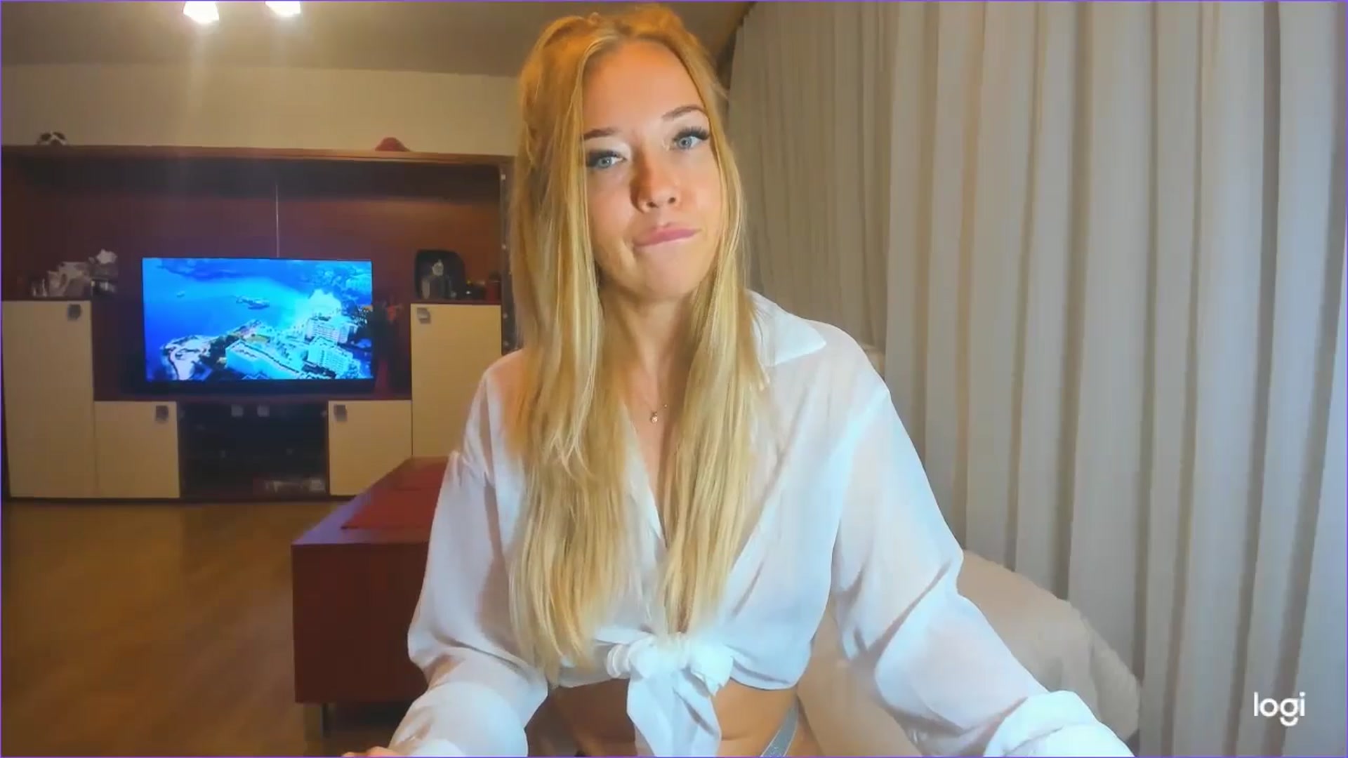 Gallery image thumbnail from FlamingoDream's myfreecams stream on, 08/07/2024, 02:45 image 11 of 20