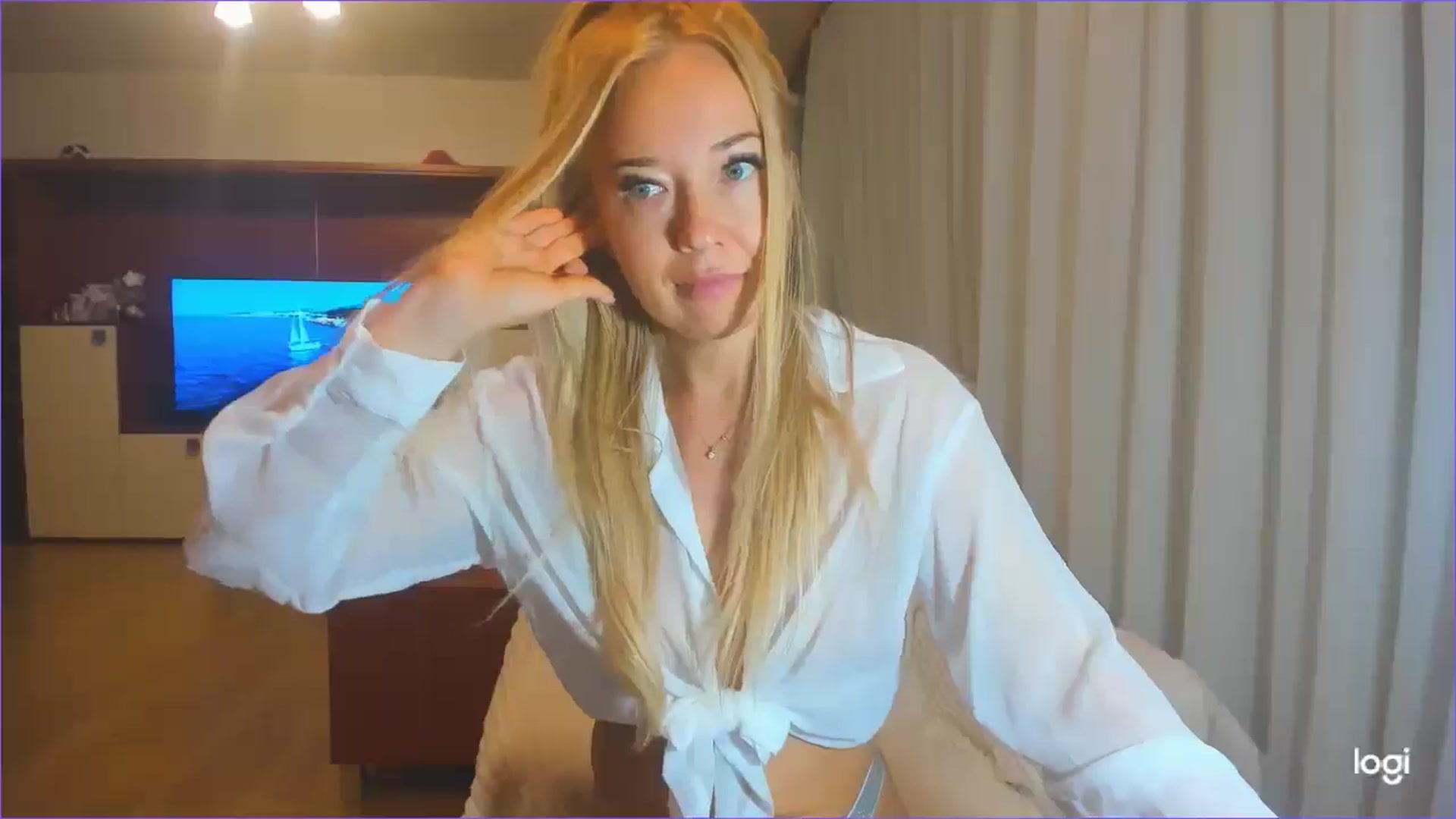 Gallery image thumbnail from FlamingoDream's myfreecams stream on, 08/07/2024, 02:45 image 8 of 20
